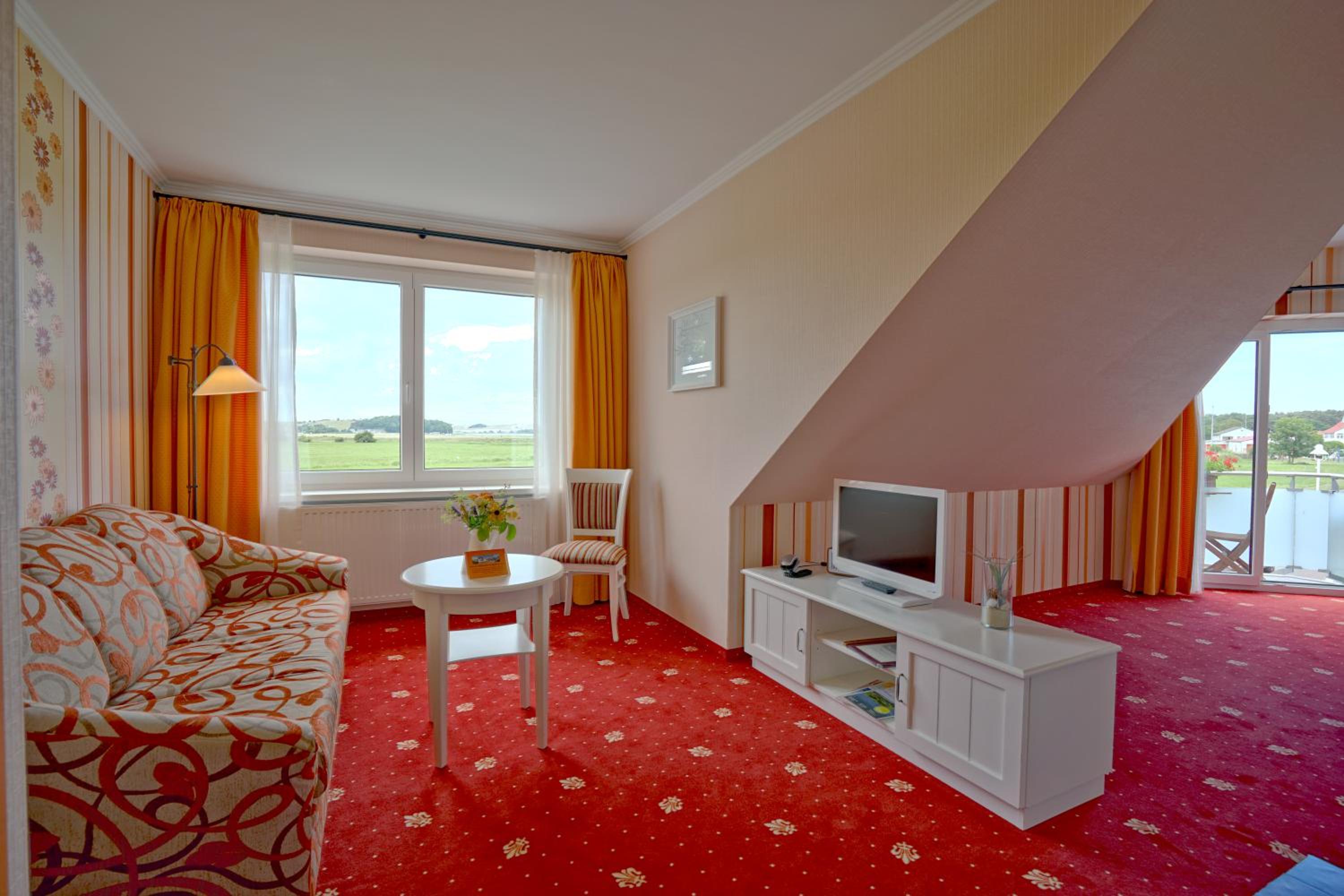 Apartment with Balcony photo 3
