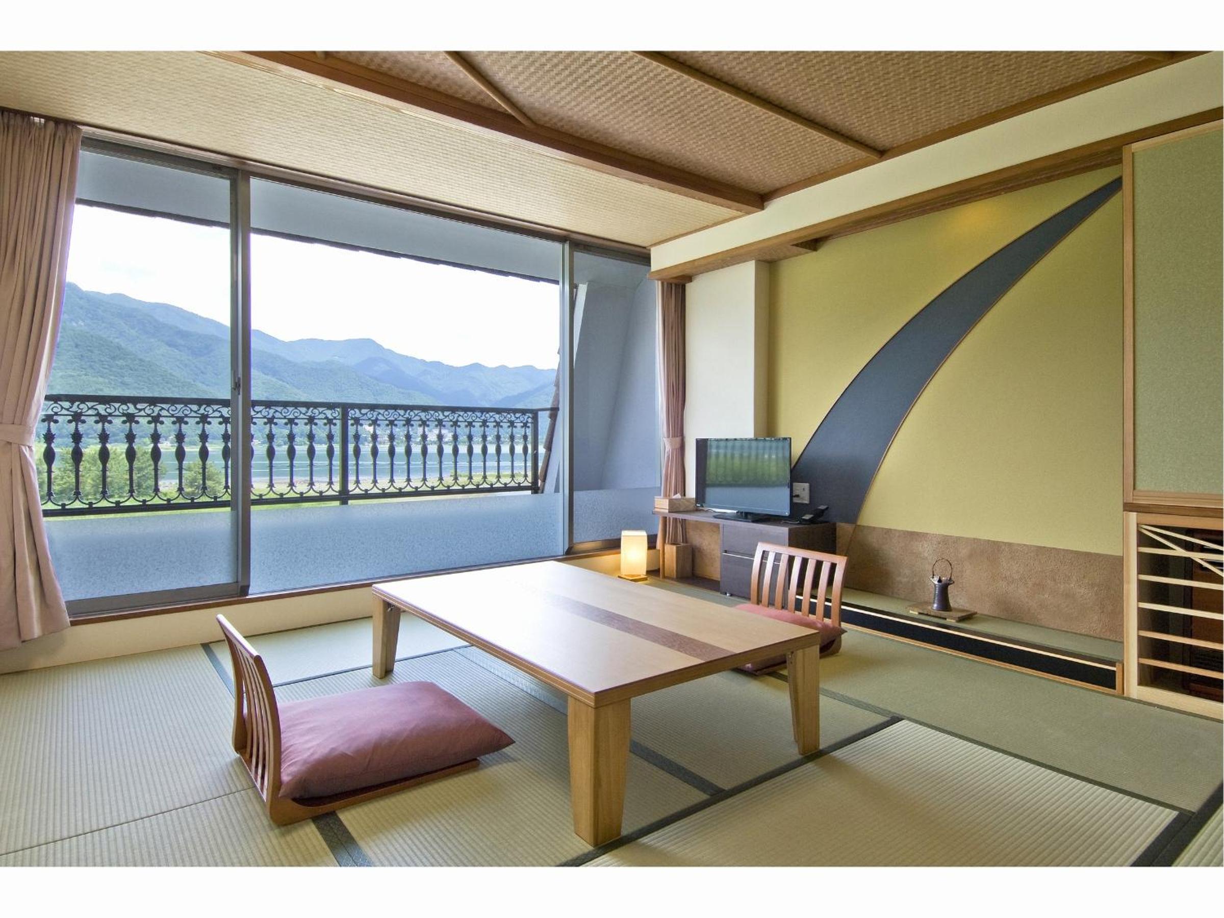Japanese-Style Twin Room with Shower and Lake View photo 1