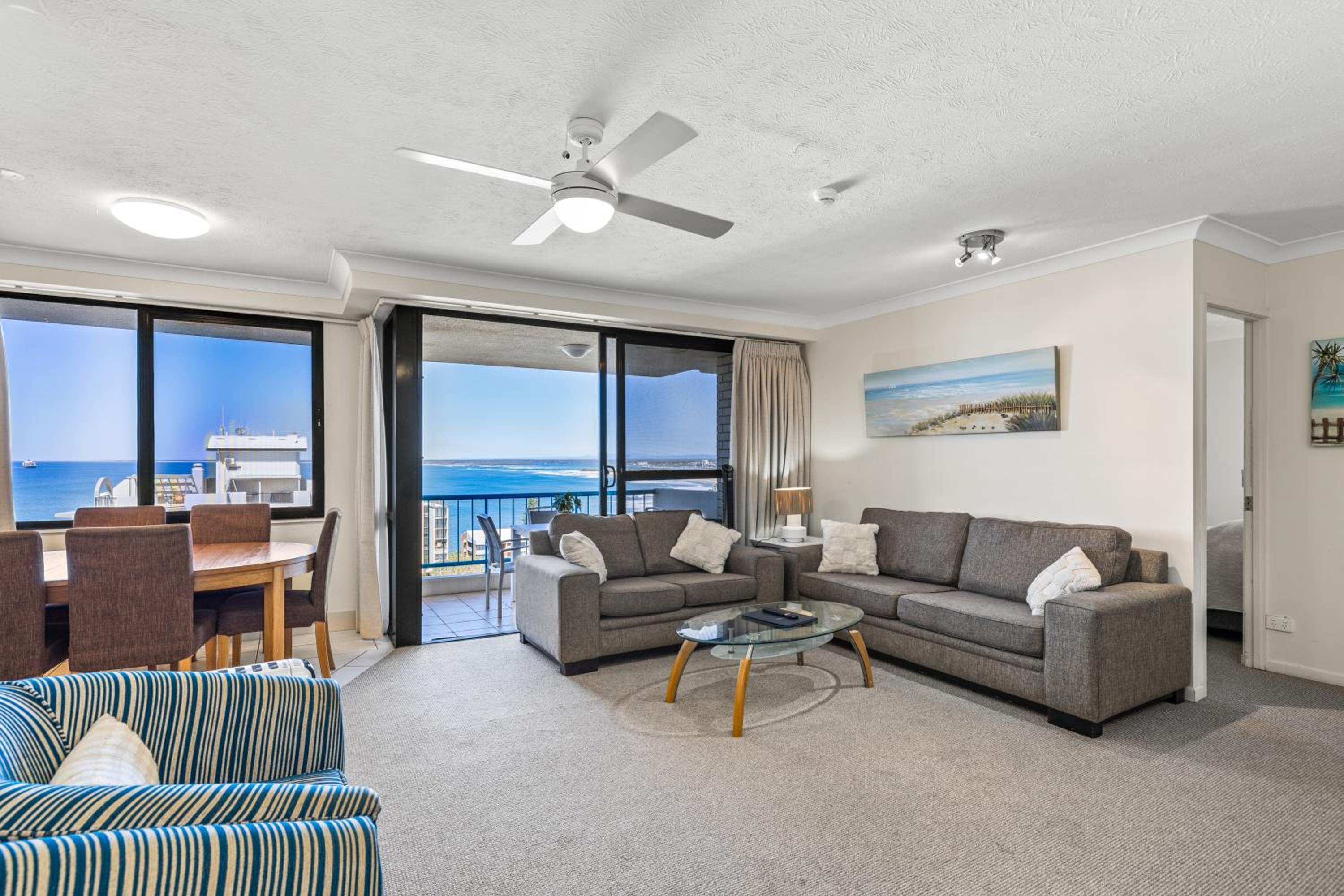 Three-Bedroom Apartment with Sea View photo 1