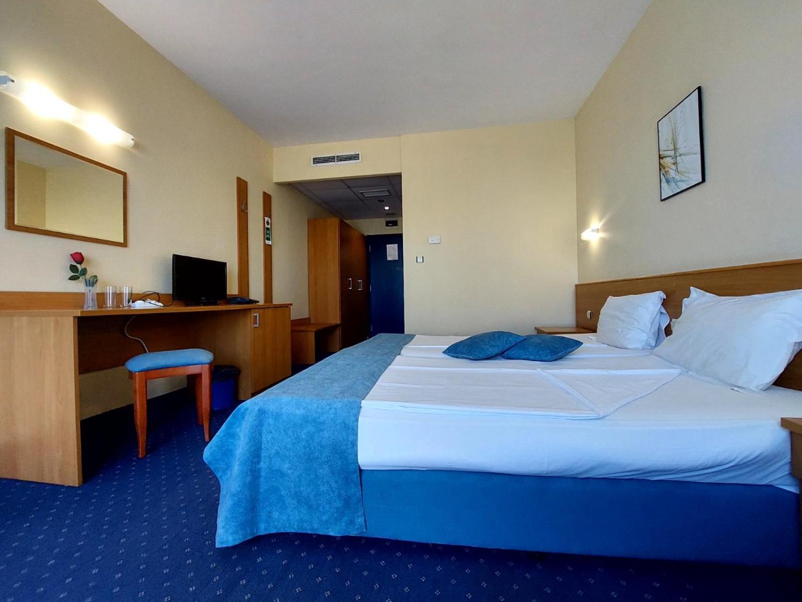 Standard Triple Room - Photo 1