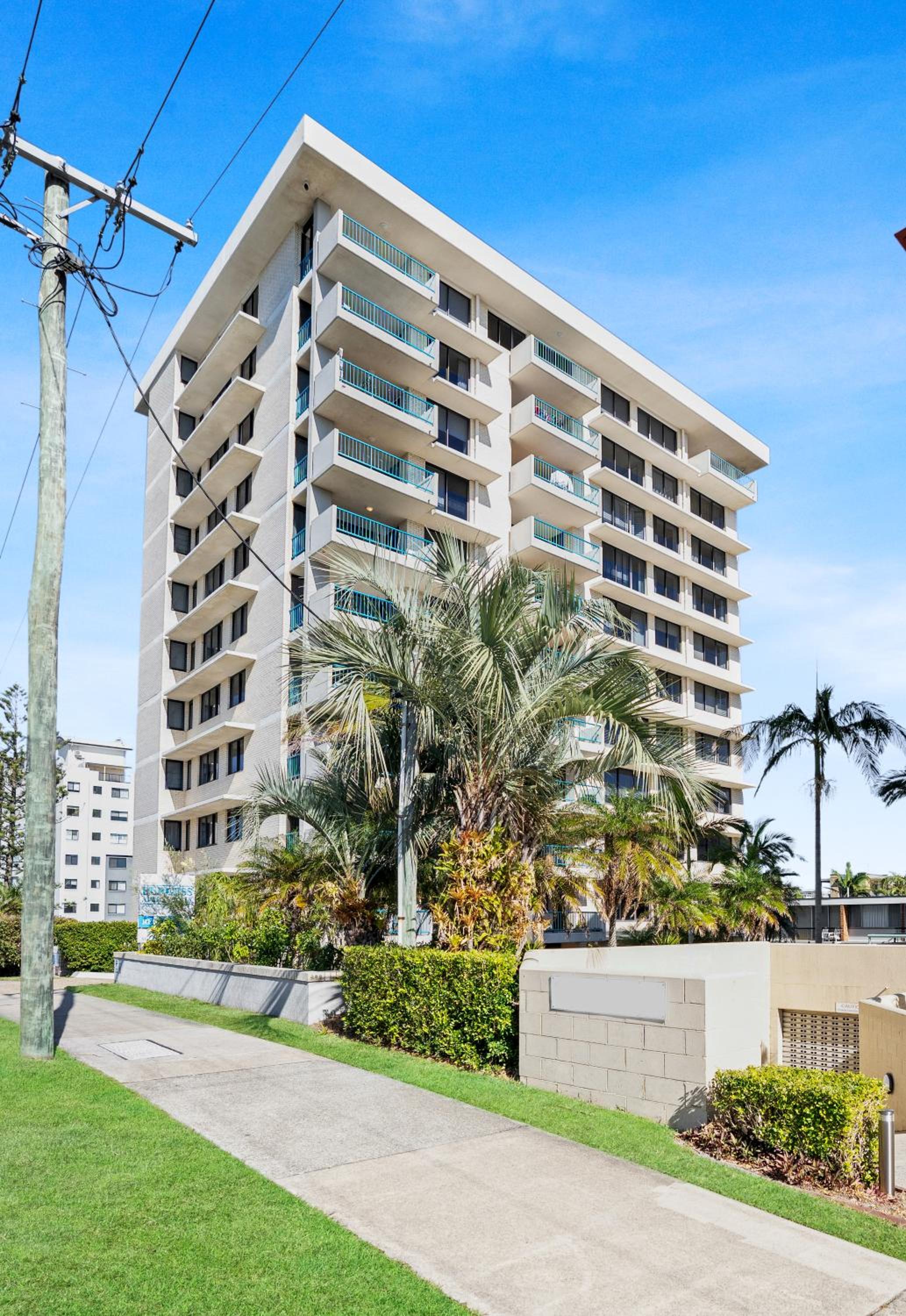 Three-Bedroom Apartment with View photo 2