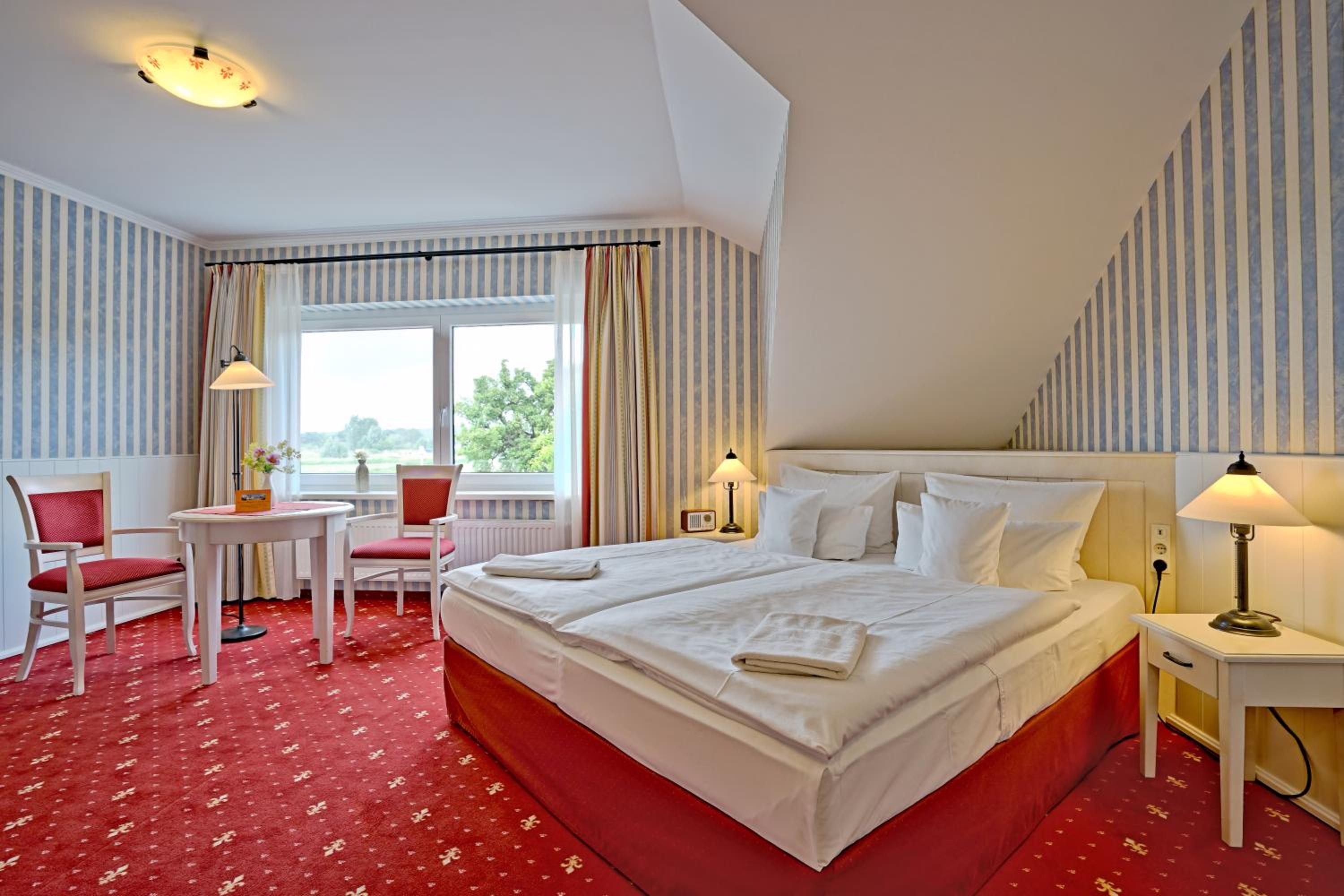 Double Room with Extra Bed photo 2