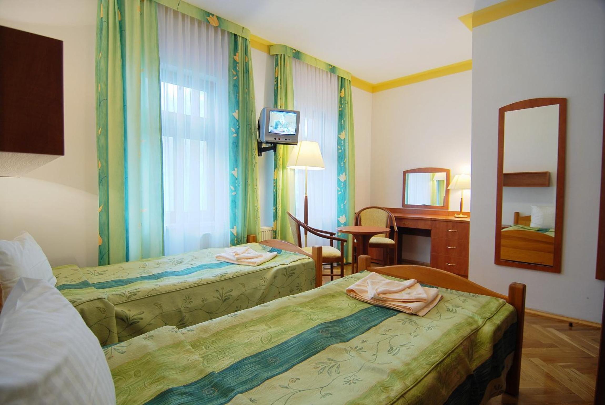 Economy Double Room photo 3