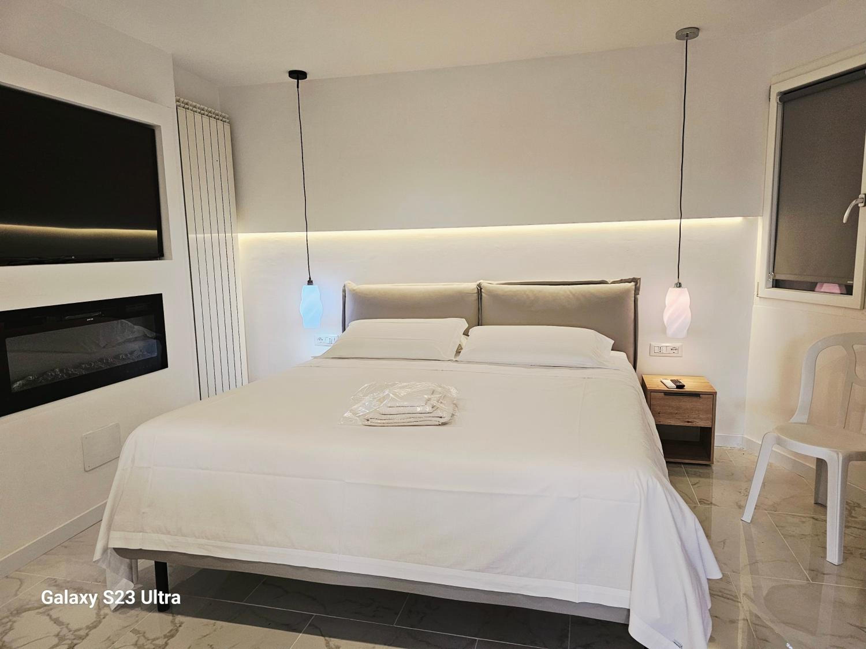 Deluxe Suite with Spa Bath photo 3
