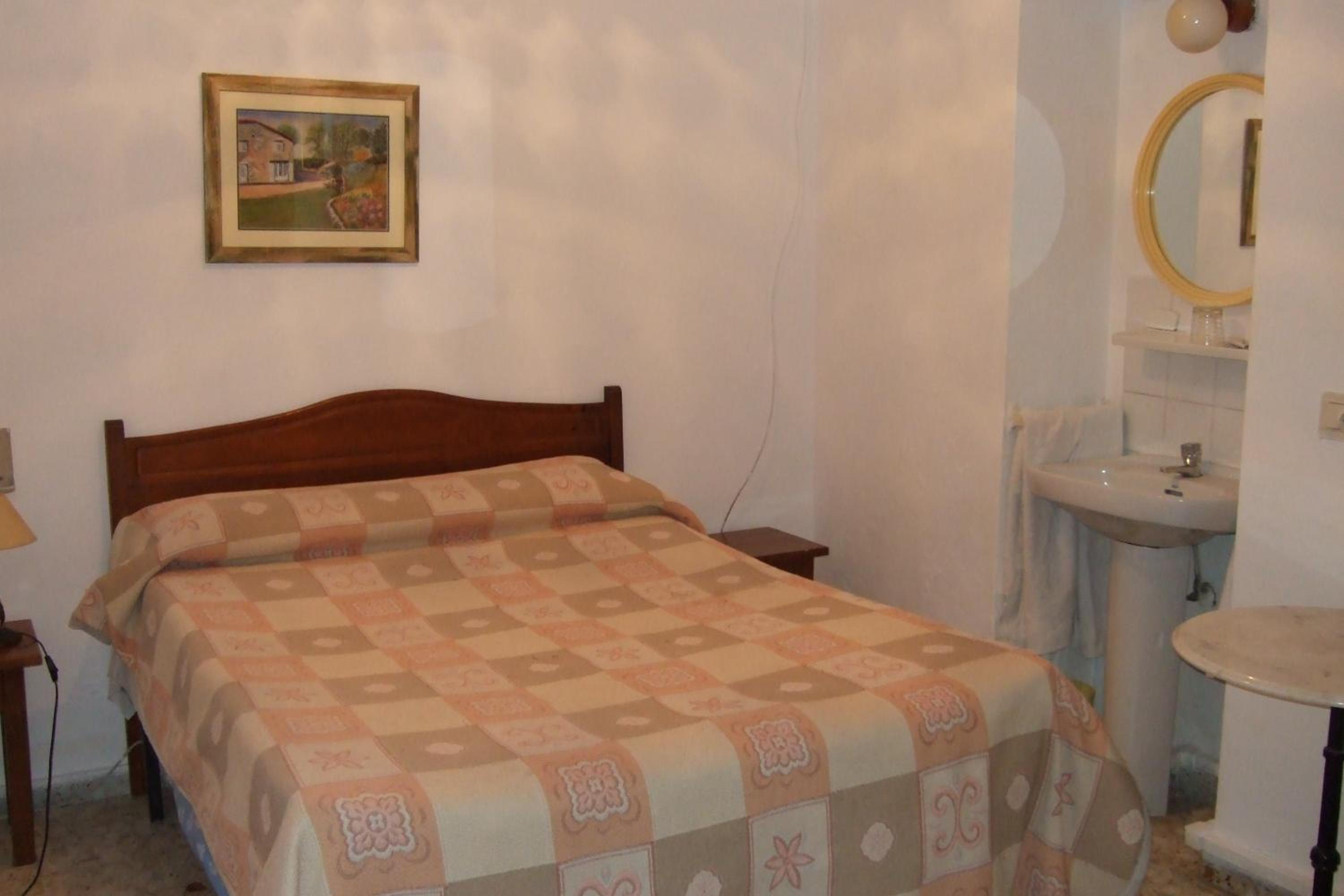 Double Room with Private Bathroom - Photo 1