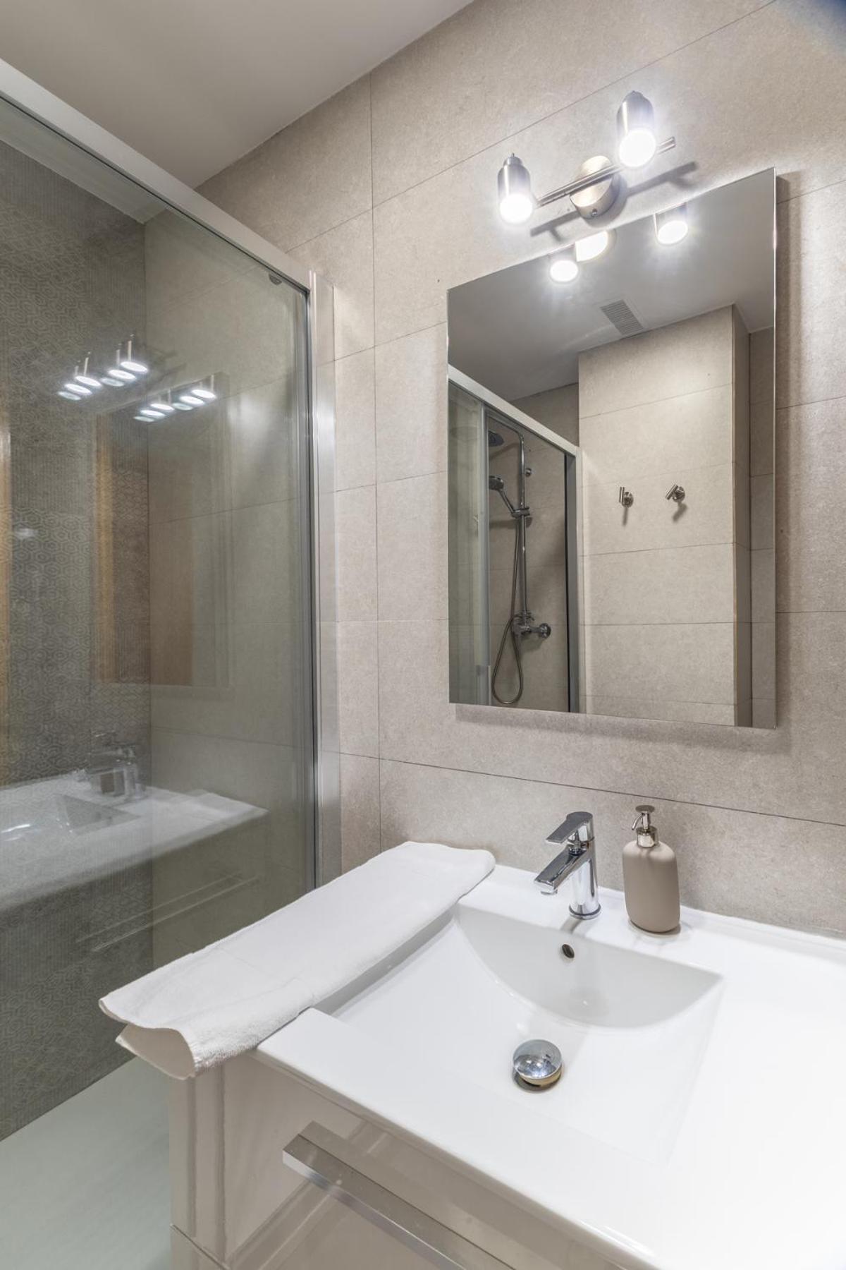 One-Bedroom Apartment with Balcony photo 3