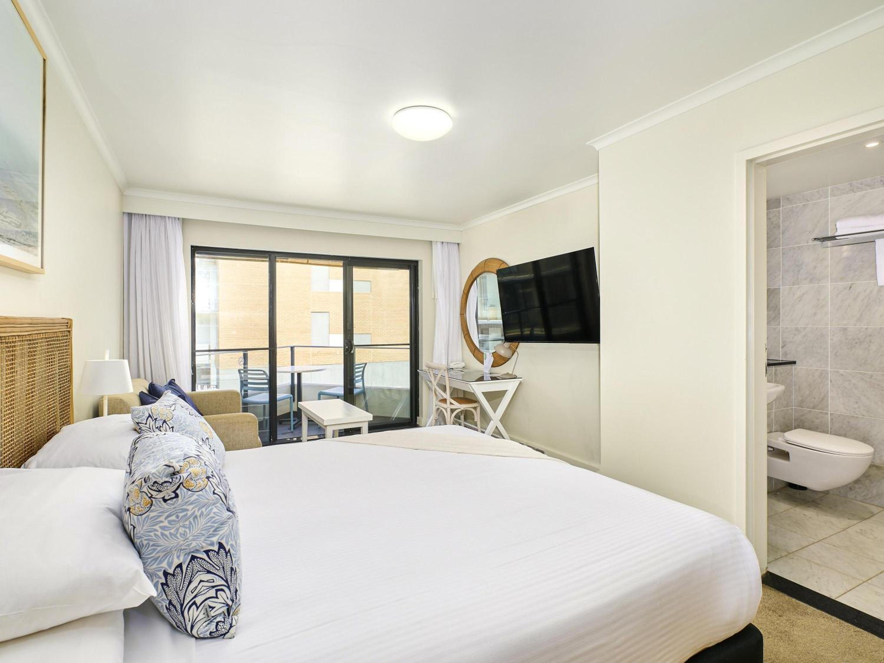 Standard King Room - Photo 2