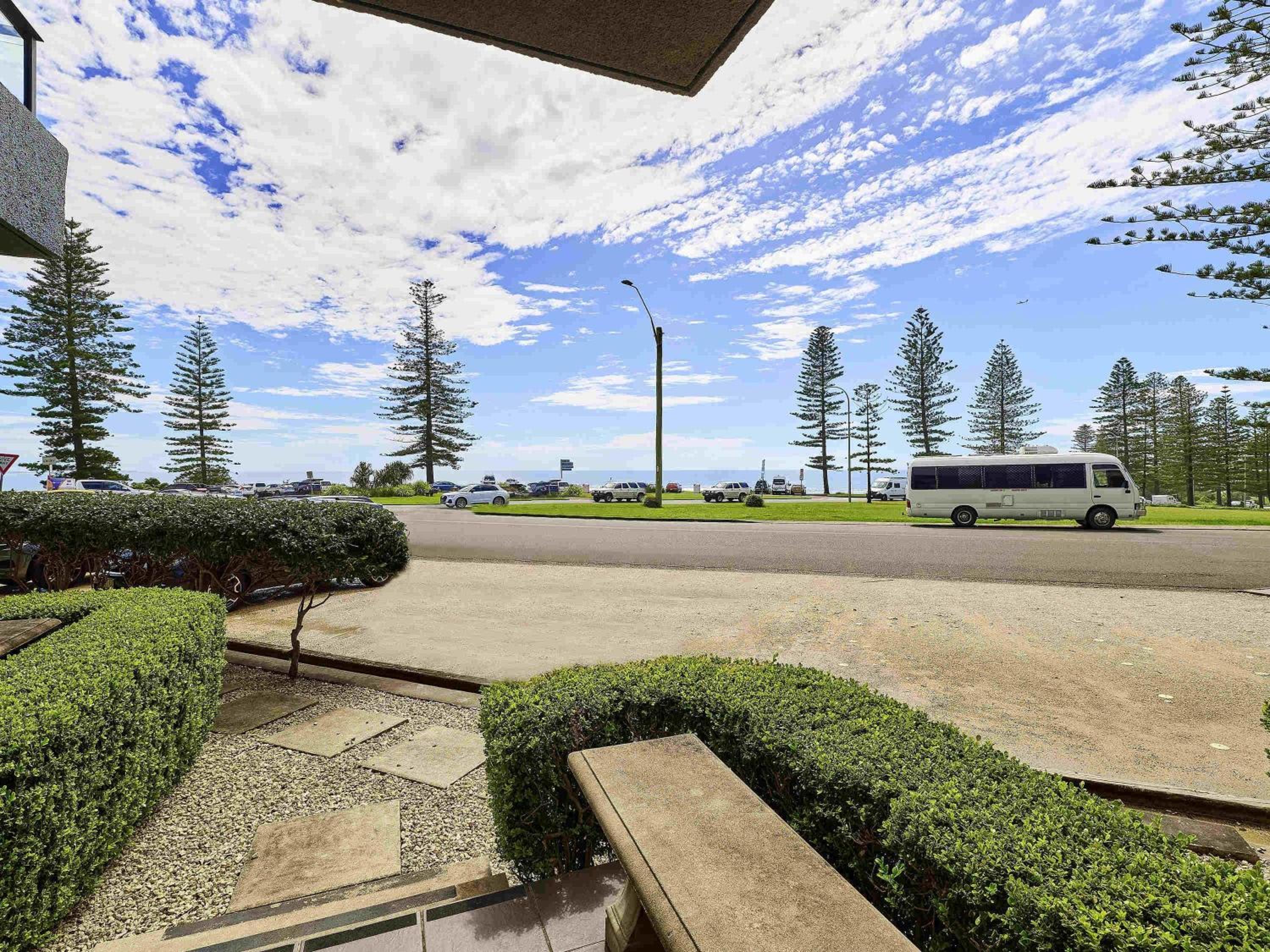 Superior King Room with Ocean View - Photo 3