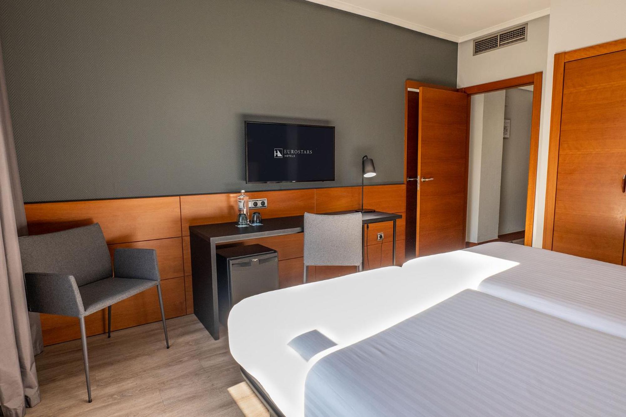Deluxe Room - Photo 2