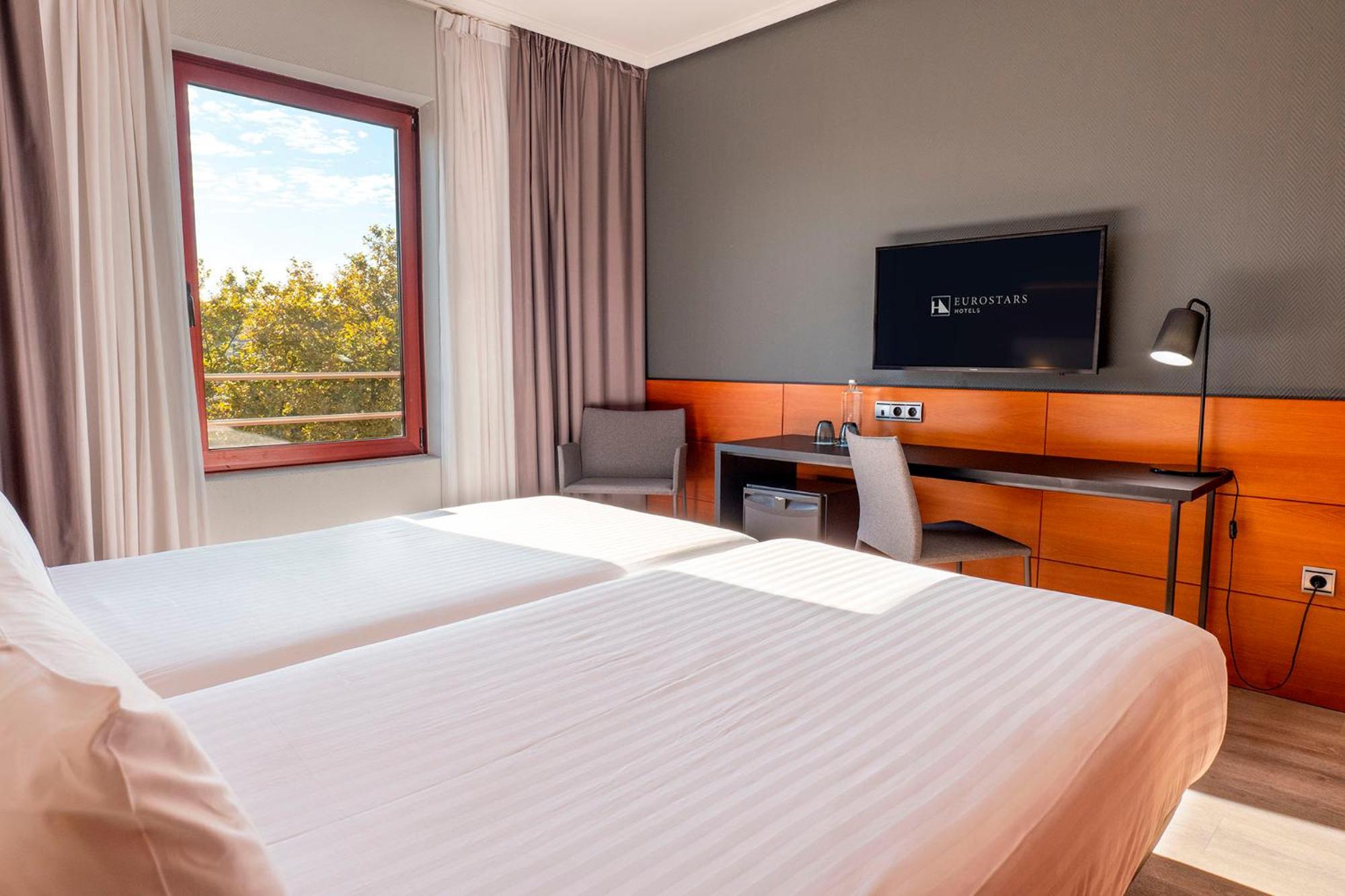 Deluxe Room - Photo 6