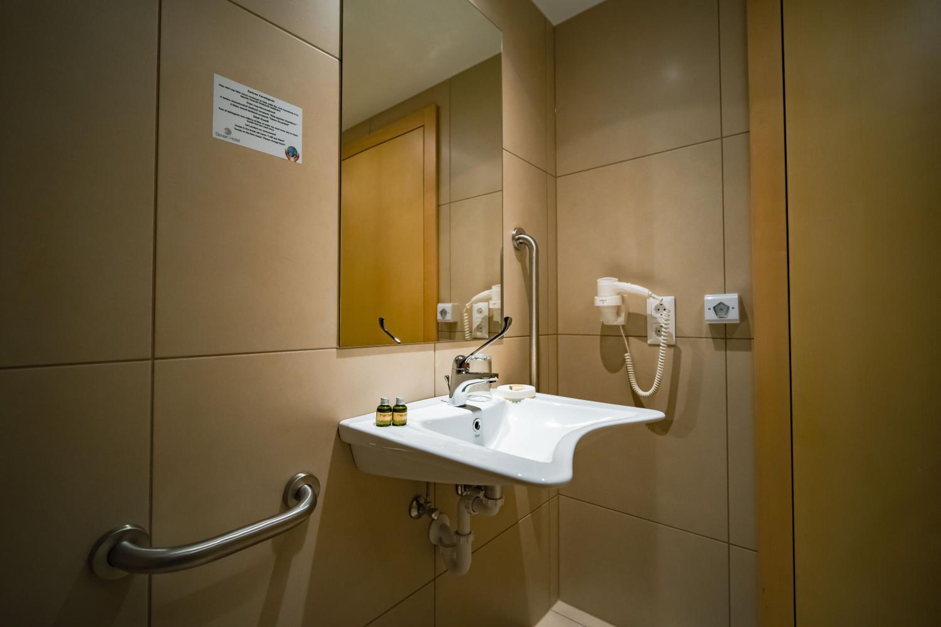 Double or Twin Room - Disability Access photo 2