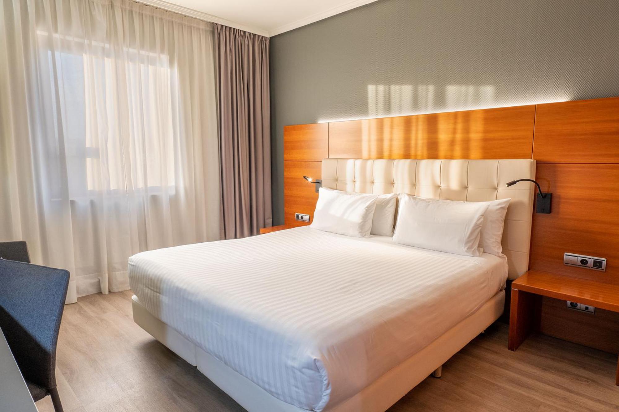 Deluxe Room - Photo 9