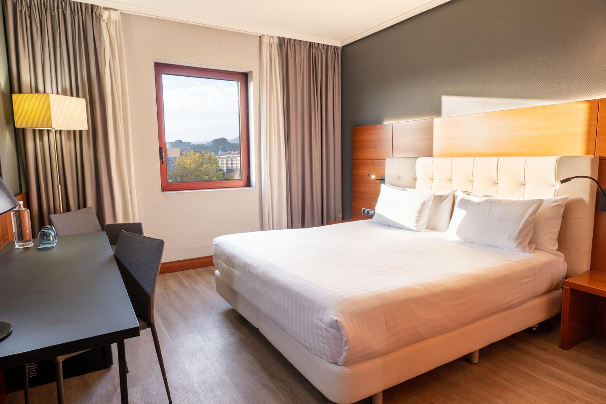 Deluxe Room - Photo 5