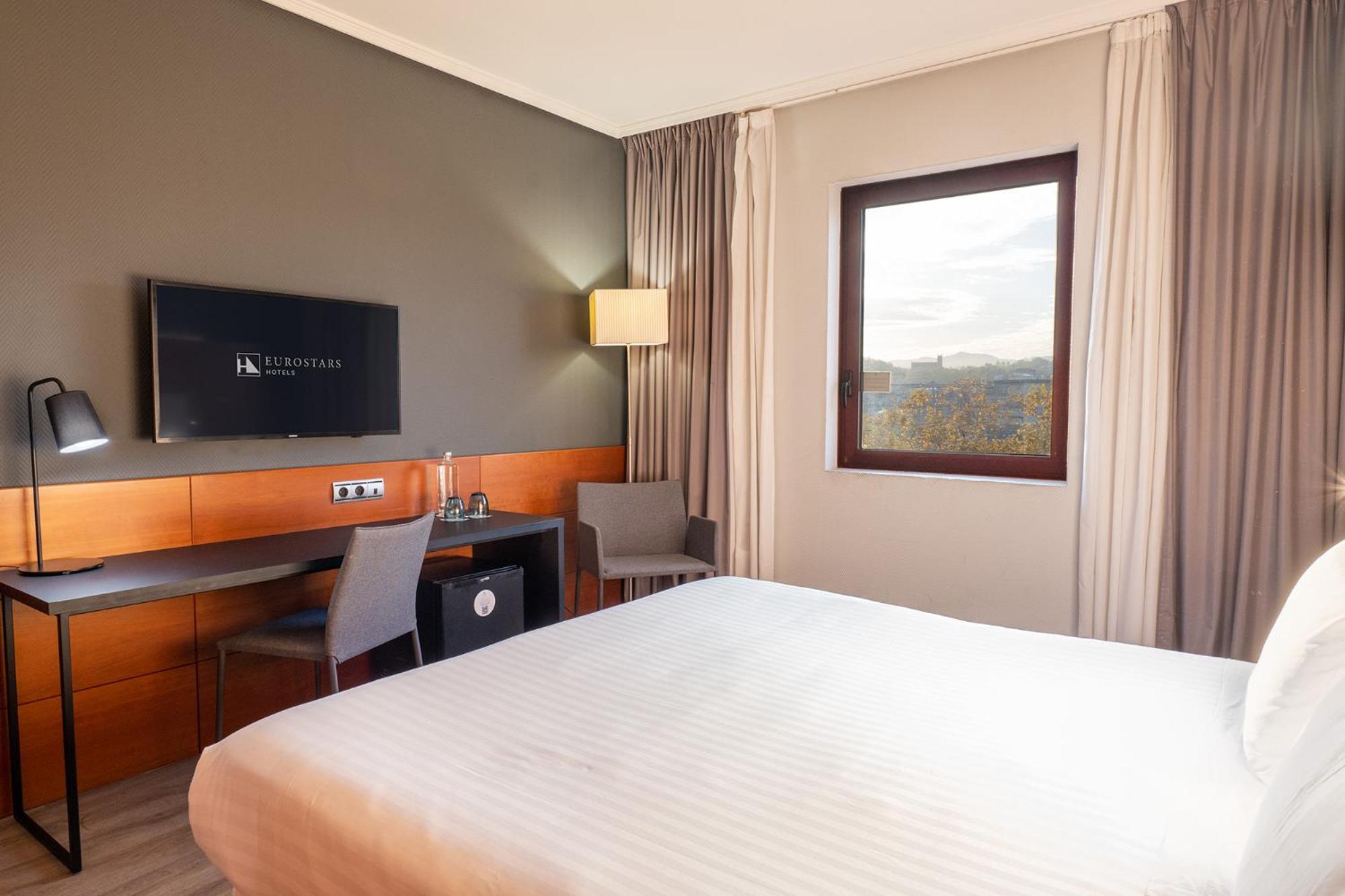 Deluxe Room - Photo 7