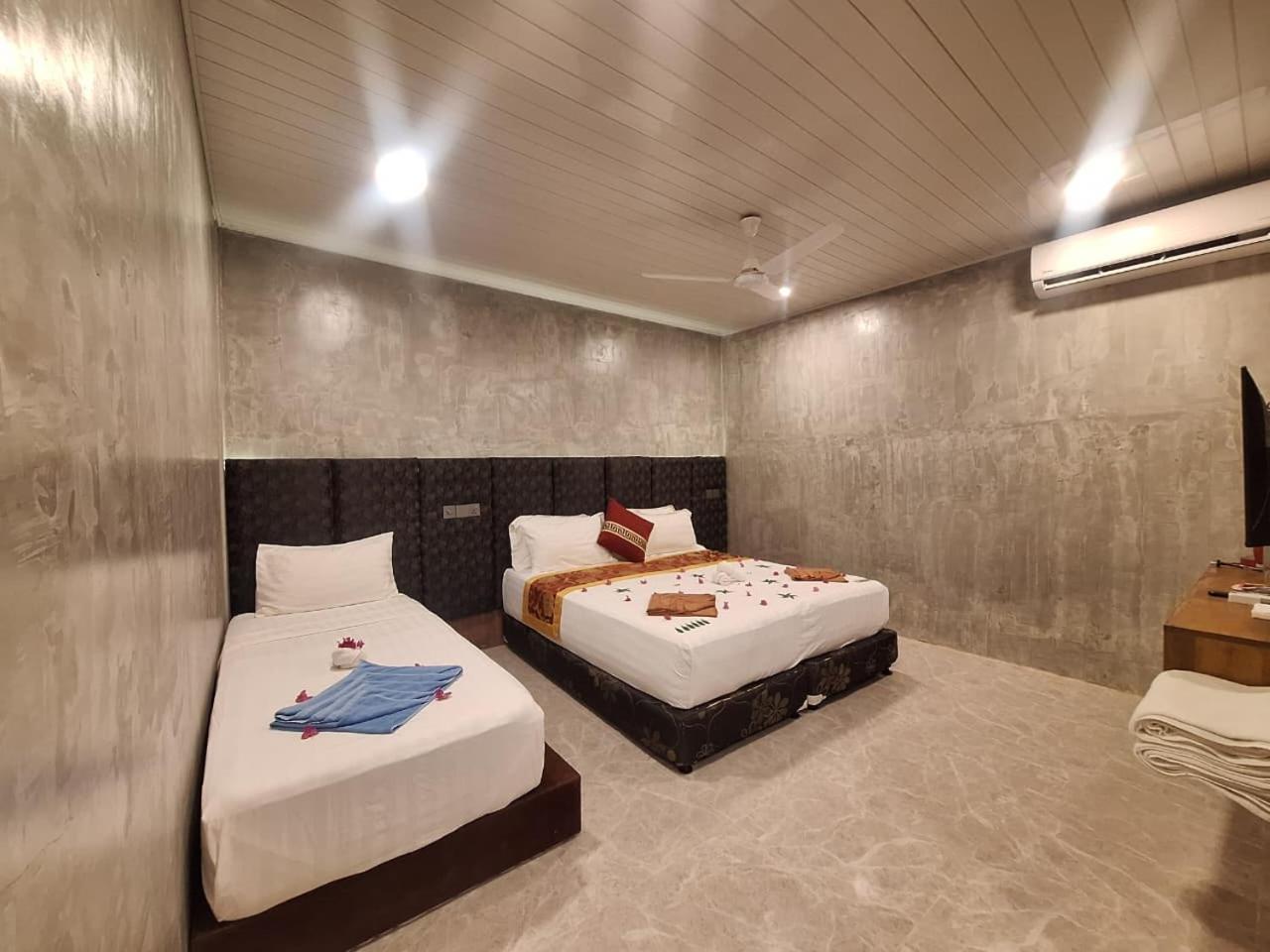 Deluxe Family Room