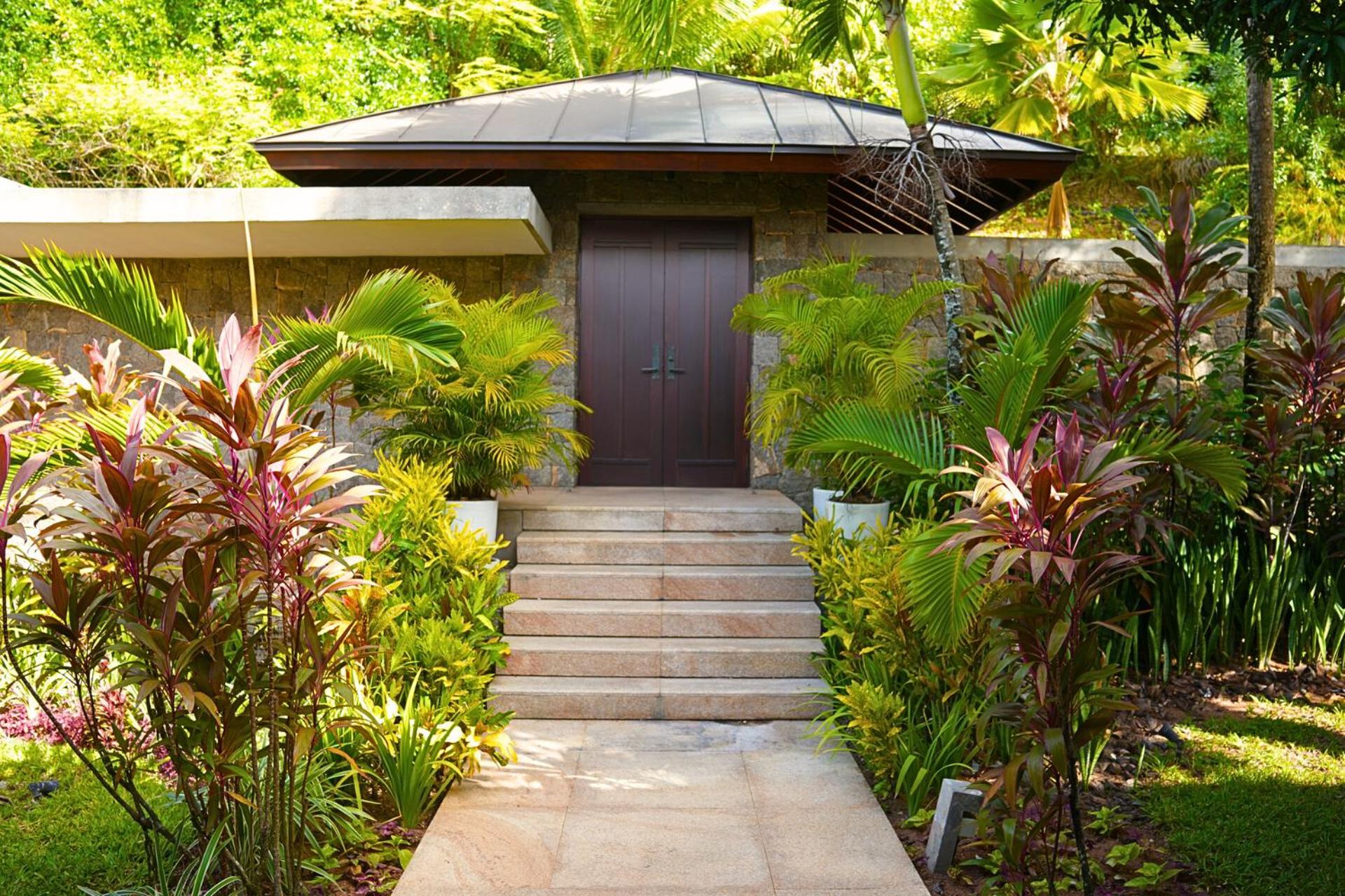 Eight Bedroom Residence Villa