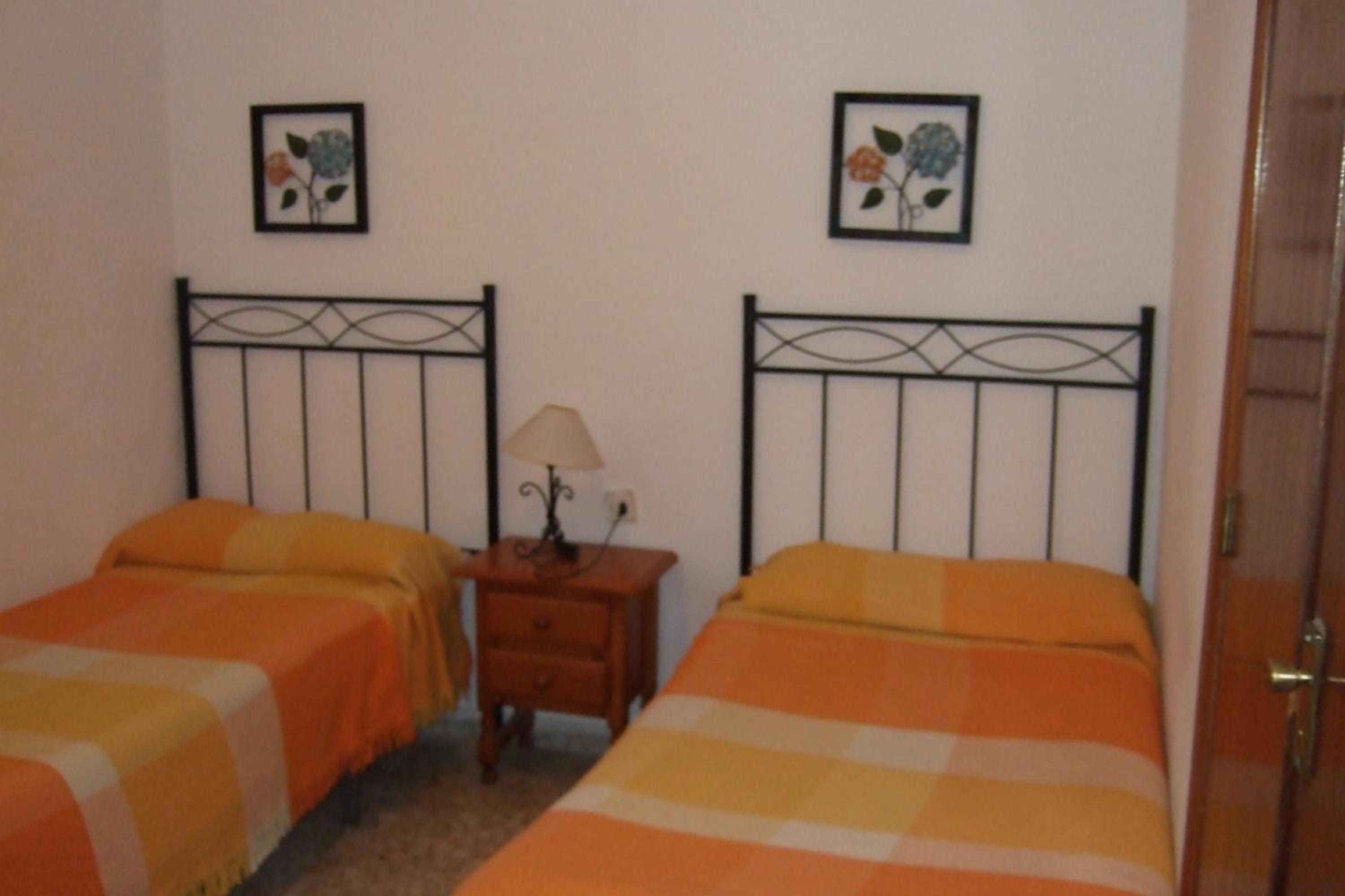 Double Room with Private Bathroom - Photo 4