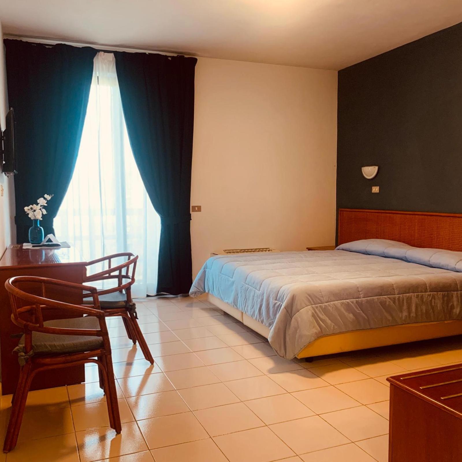 Double Room - Disability Access photo 2