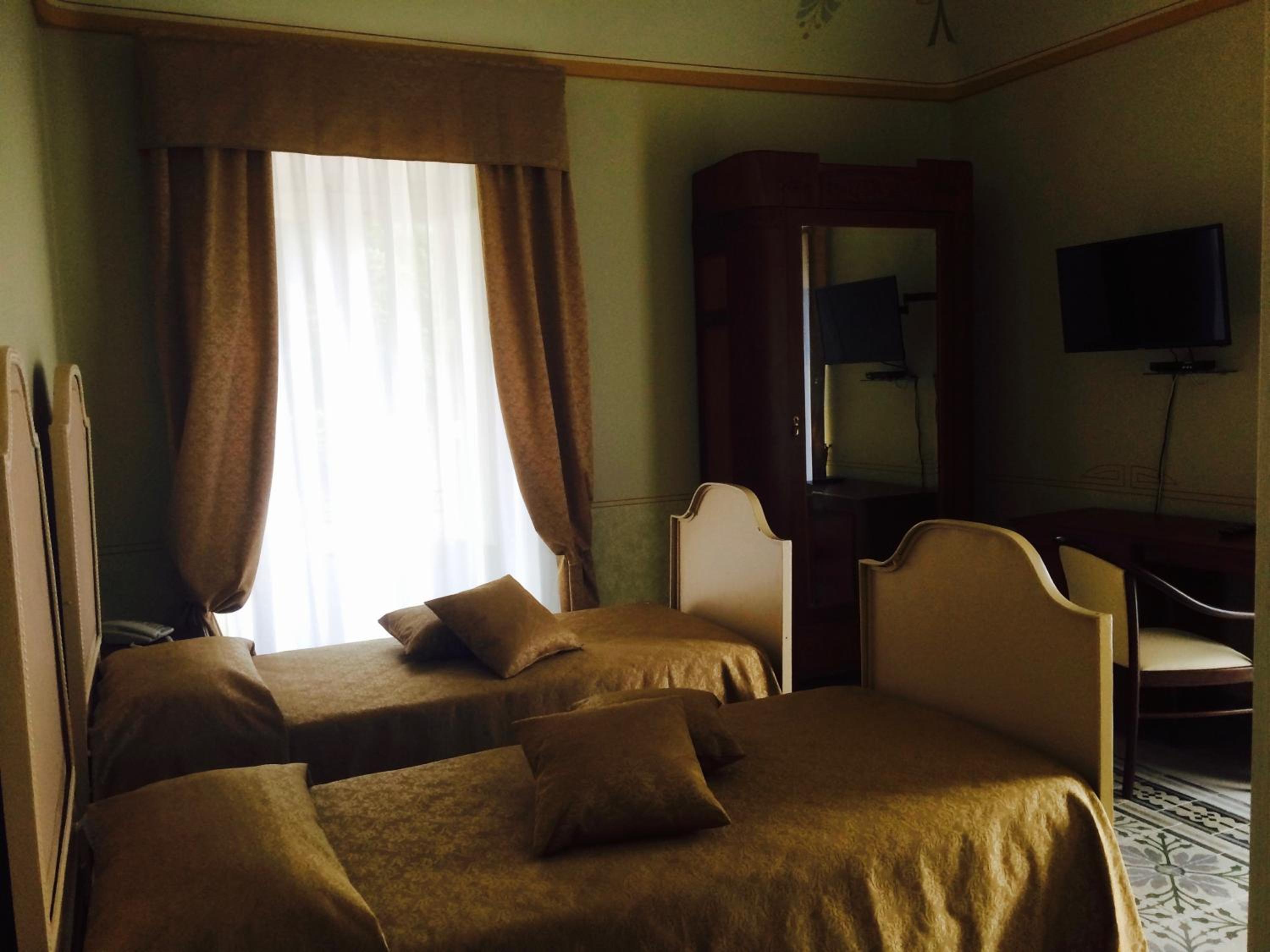 Superior Twin Room with City View
