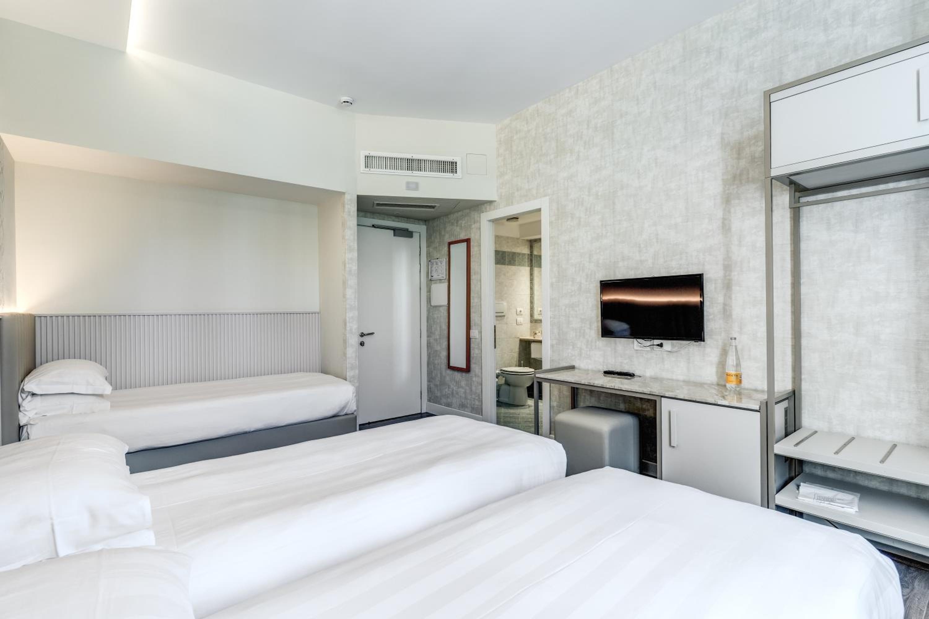 Superior Triple Room - Photo 3