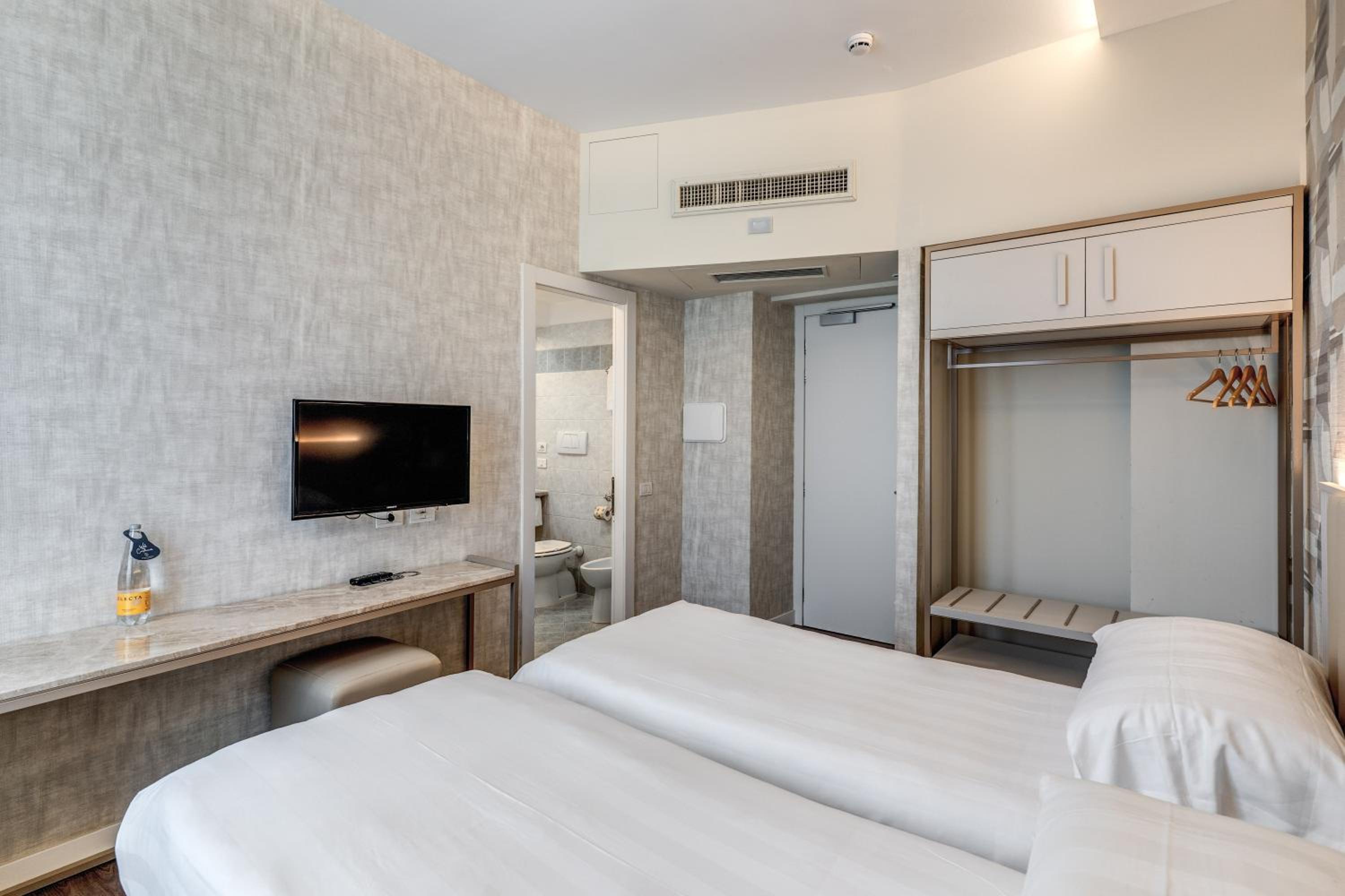 Superior Double or Twin Room (1-2 Adults) - Photo 1