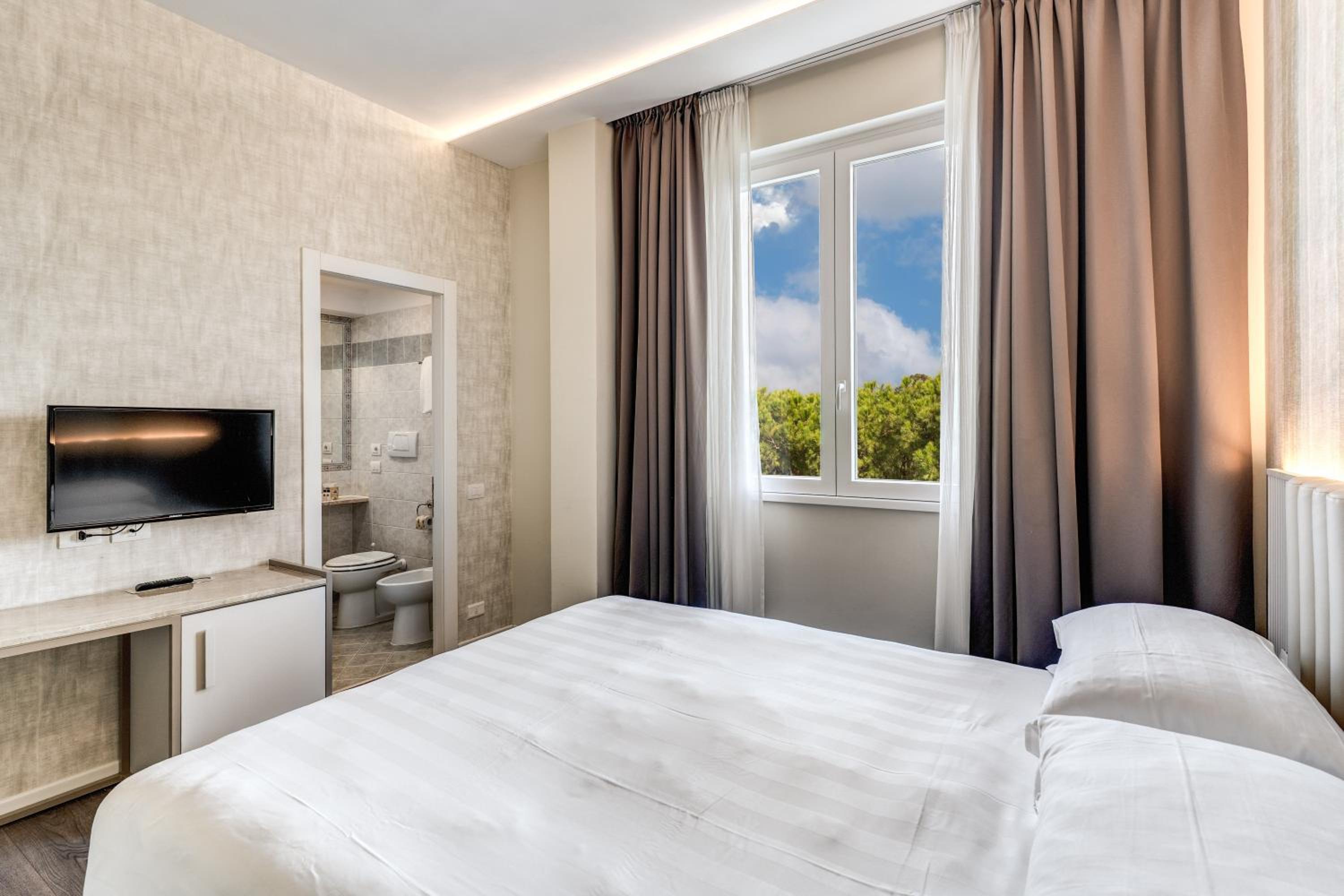 Superior Double or Twin Room (1-2 Adults) - Photo 5
