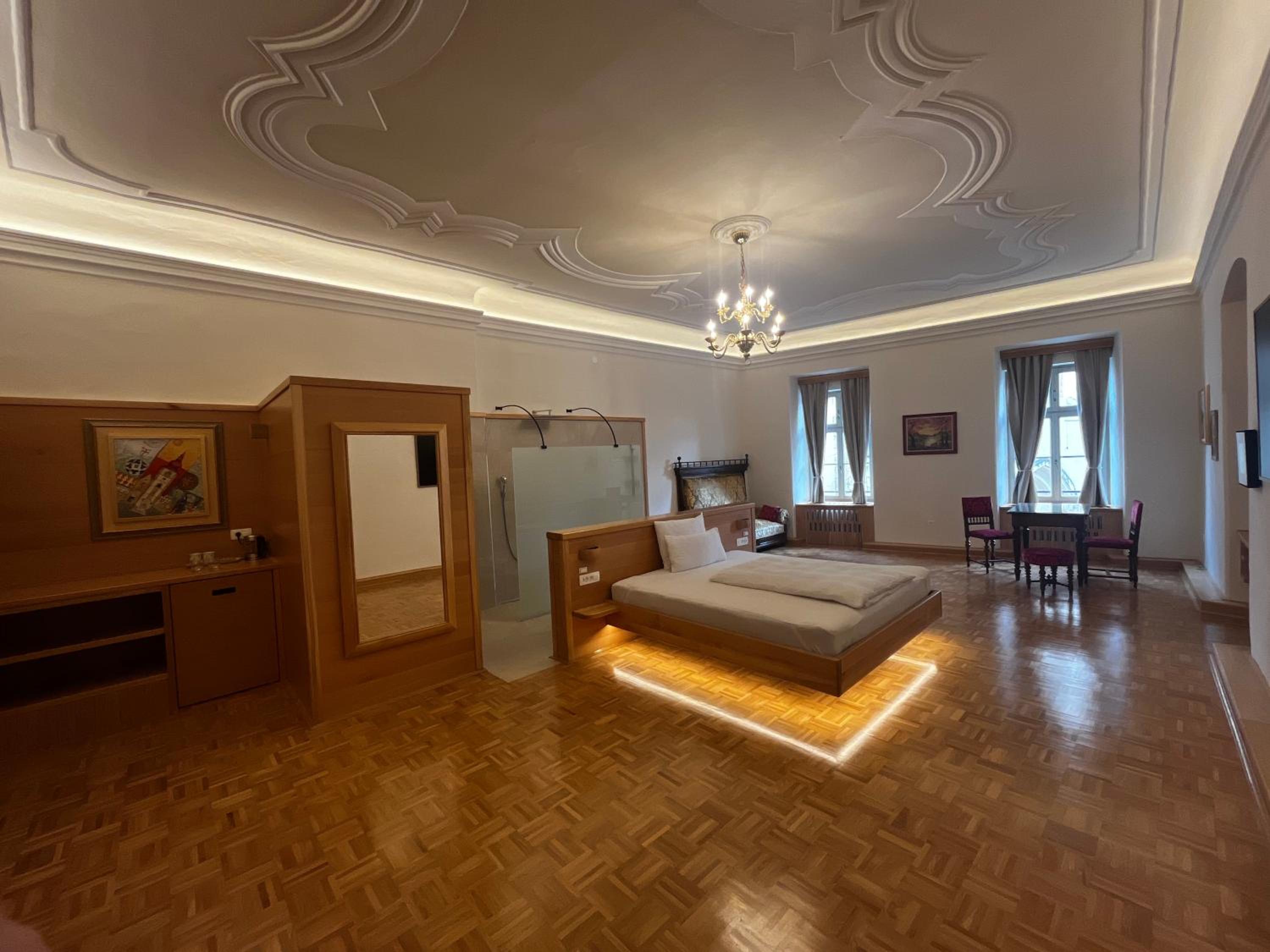 Junior Suite with City View