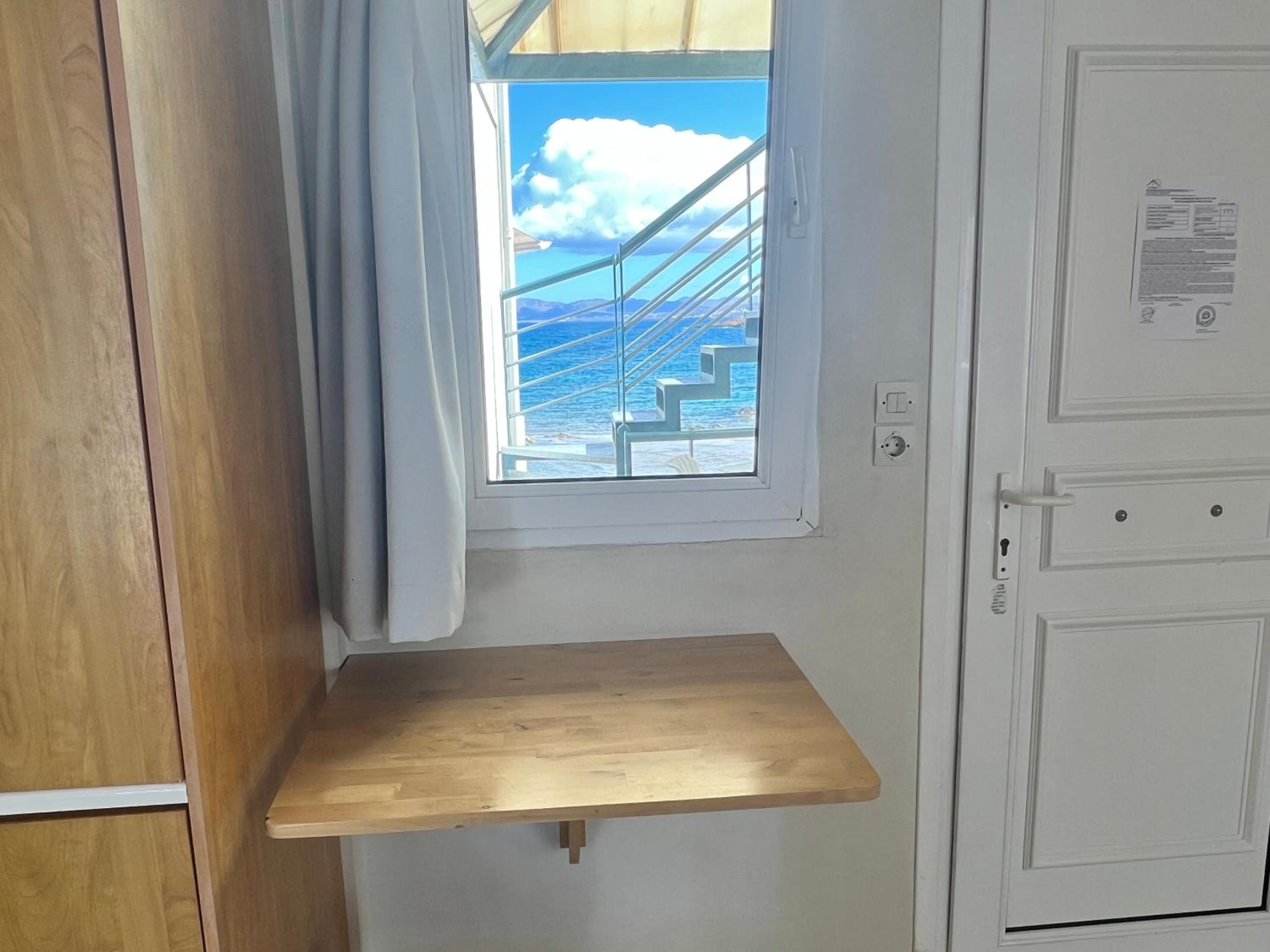 Family Room with Side Sea View photo 2
