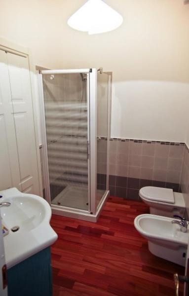 Twin Room - Photo 3