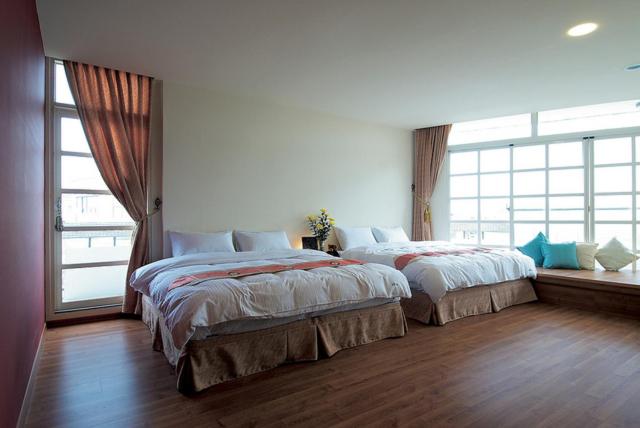 Standard Quadruple Room - Photo 11