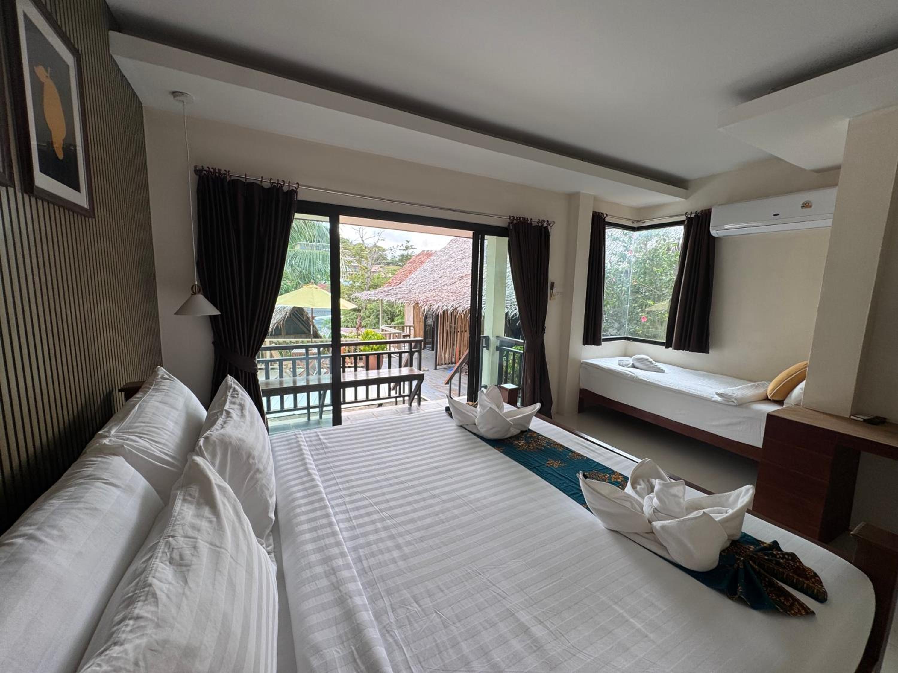 Deluxe Triple Room photo 2