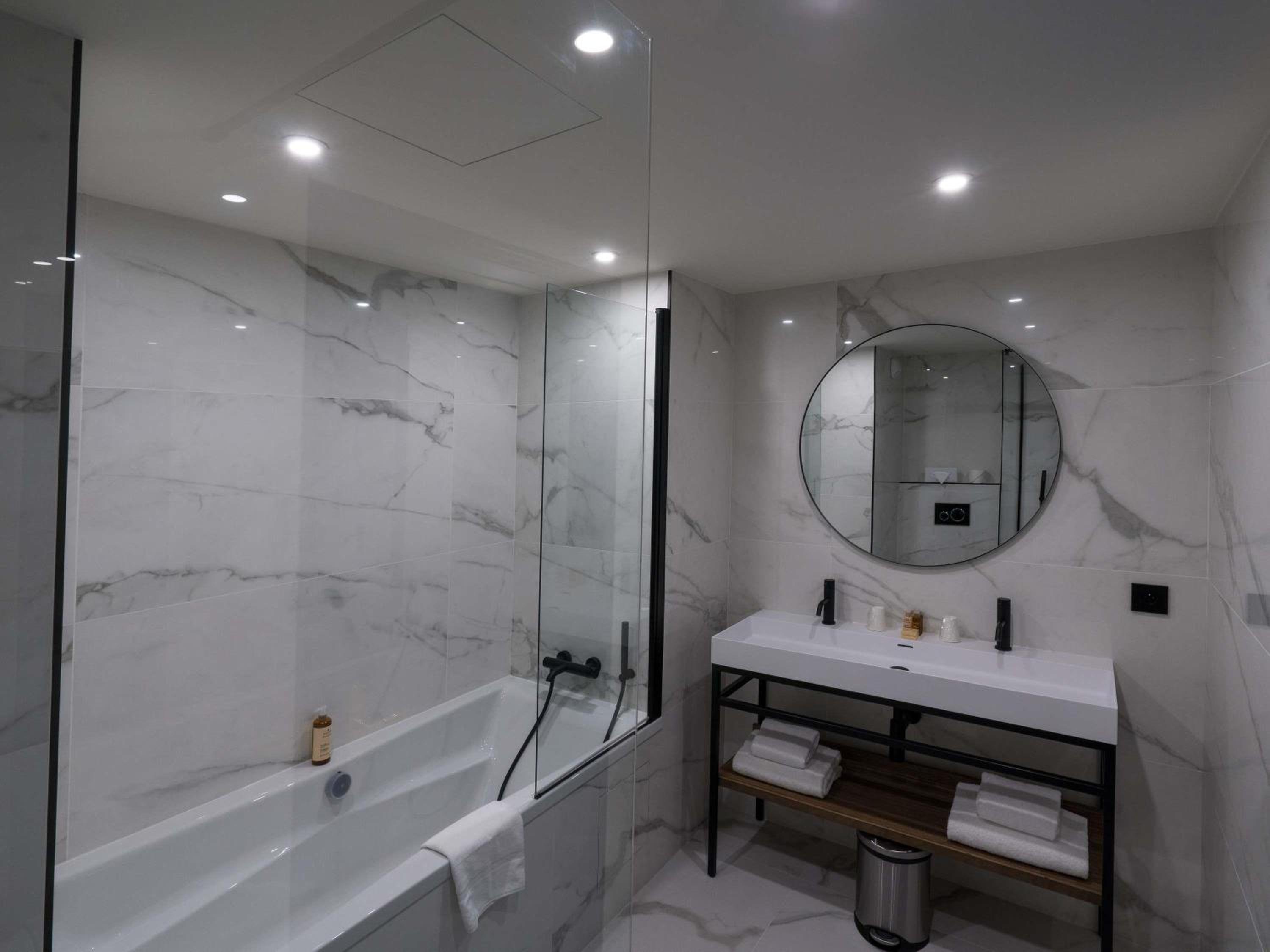 Suite - Photo 7