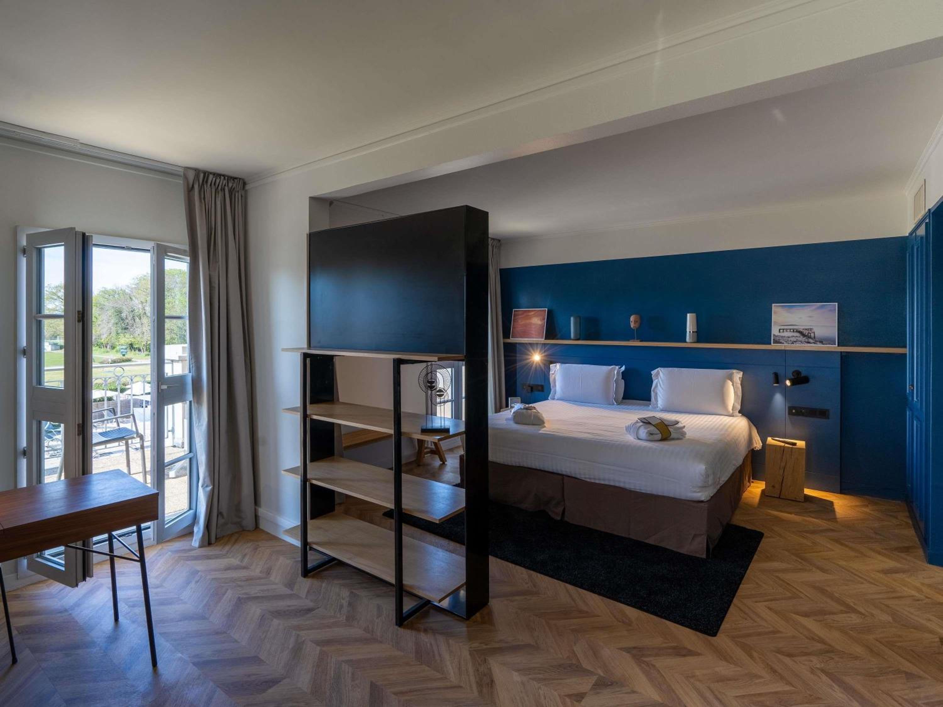 Suite - Photo 10