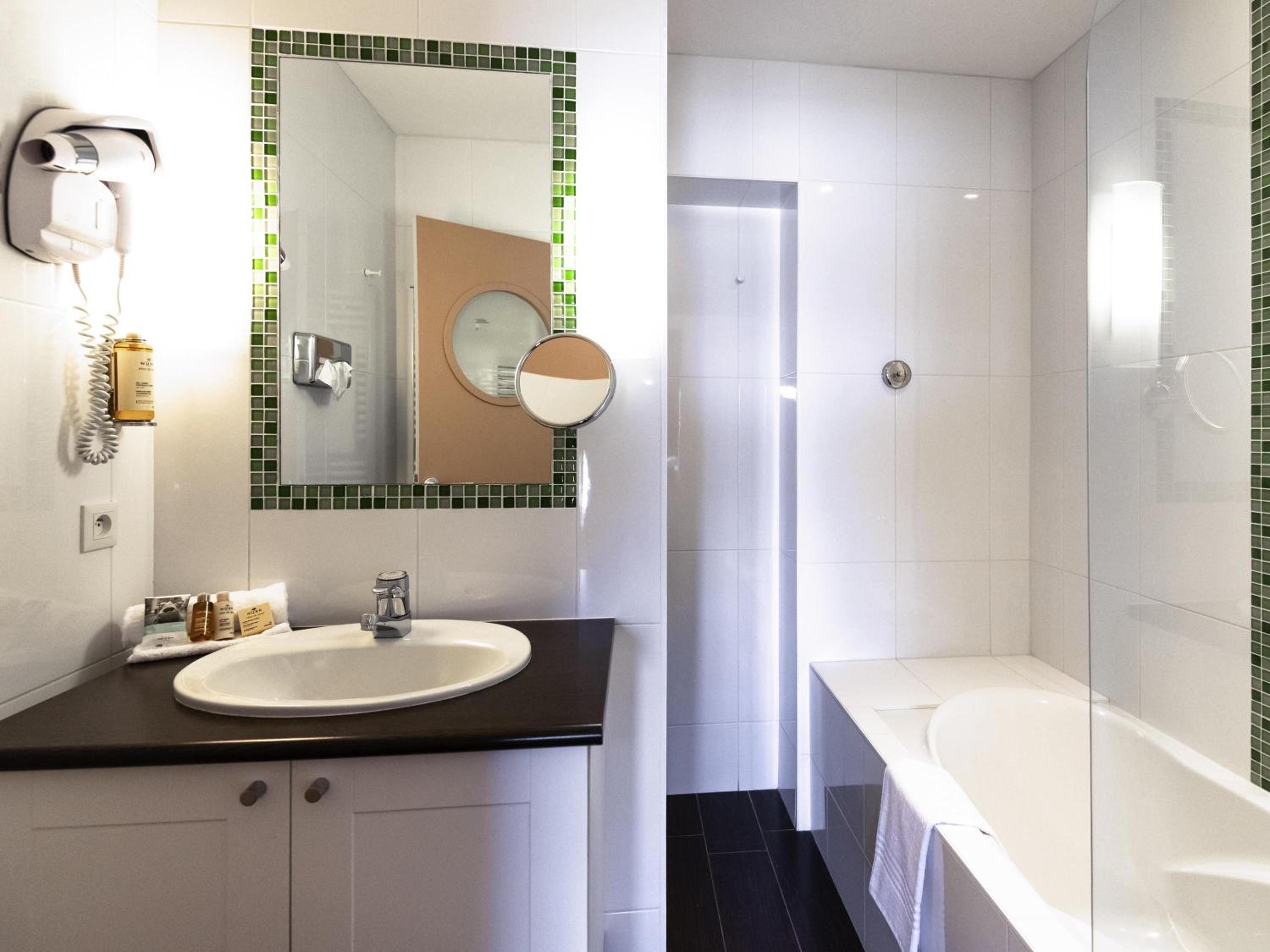 Standard Twin Room with City View