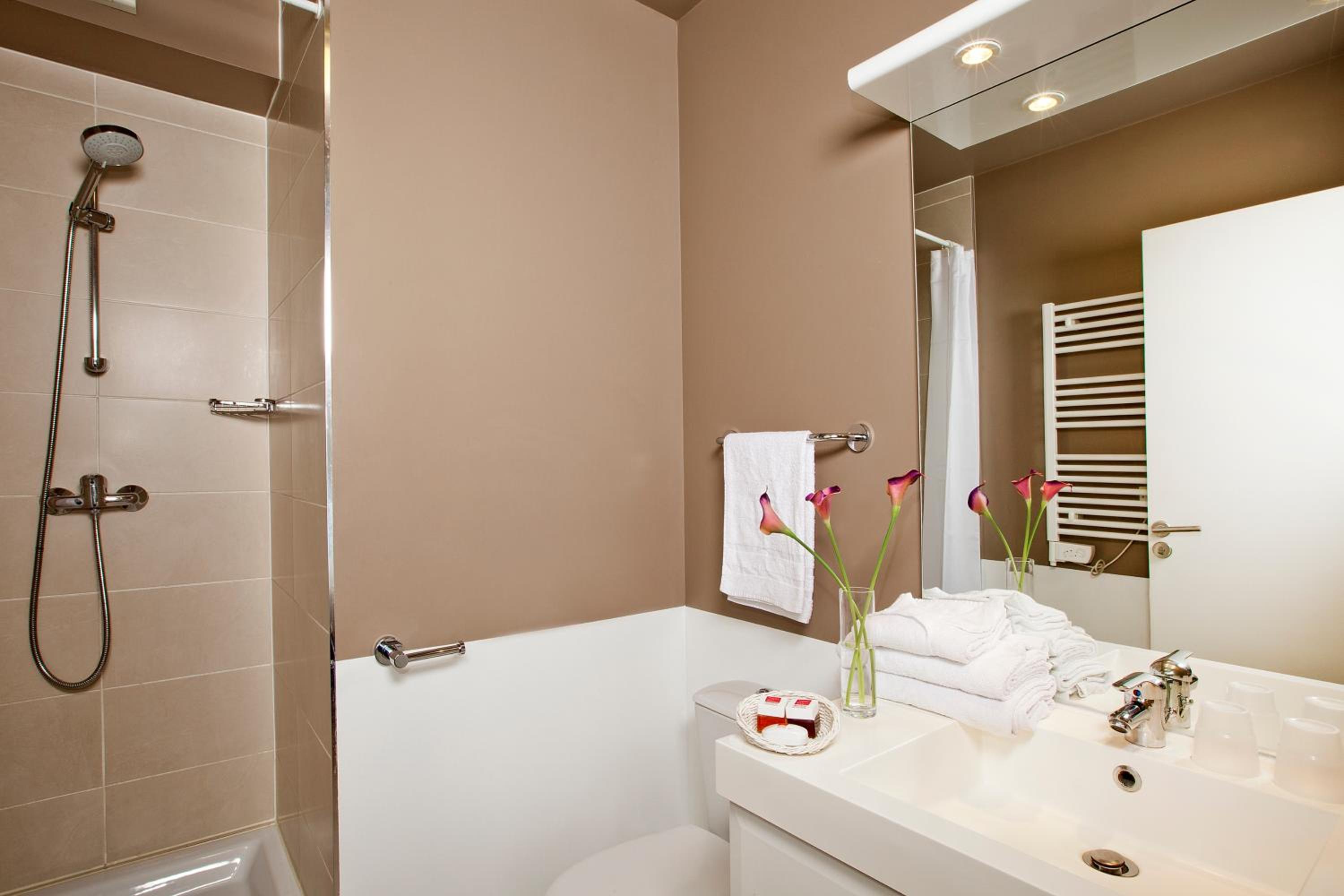 Studio (2 Adults) - Photo 15