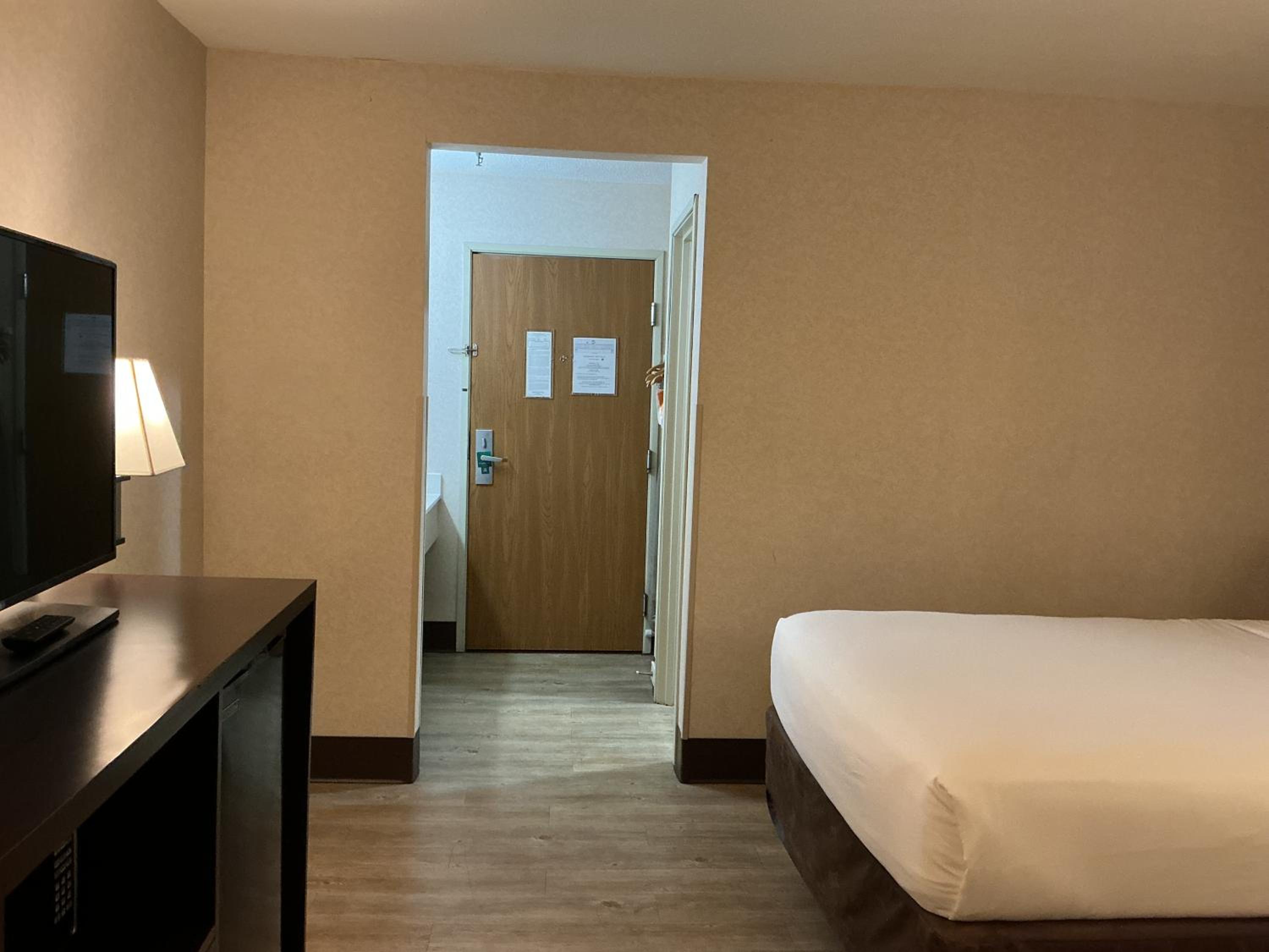 Standard Double Room with Two Double Beds - Non-Smoking - Photo 5