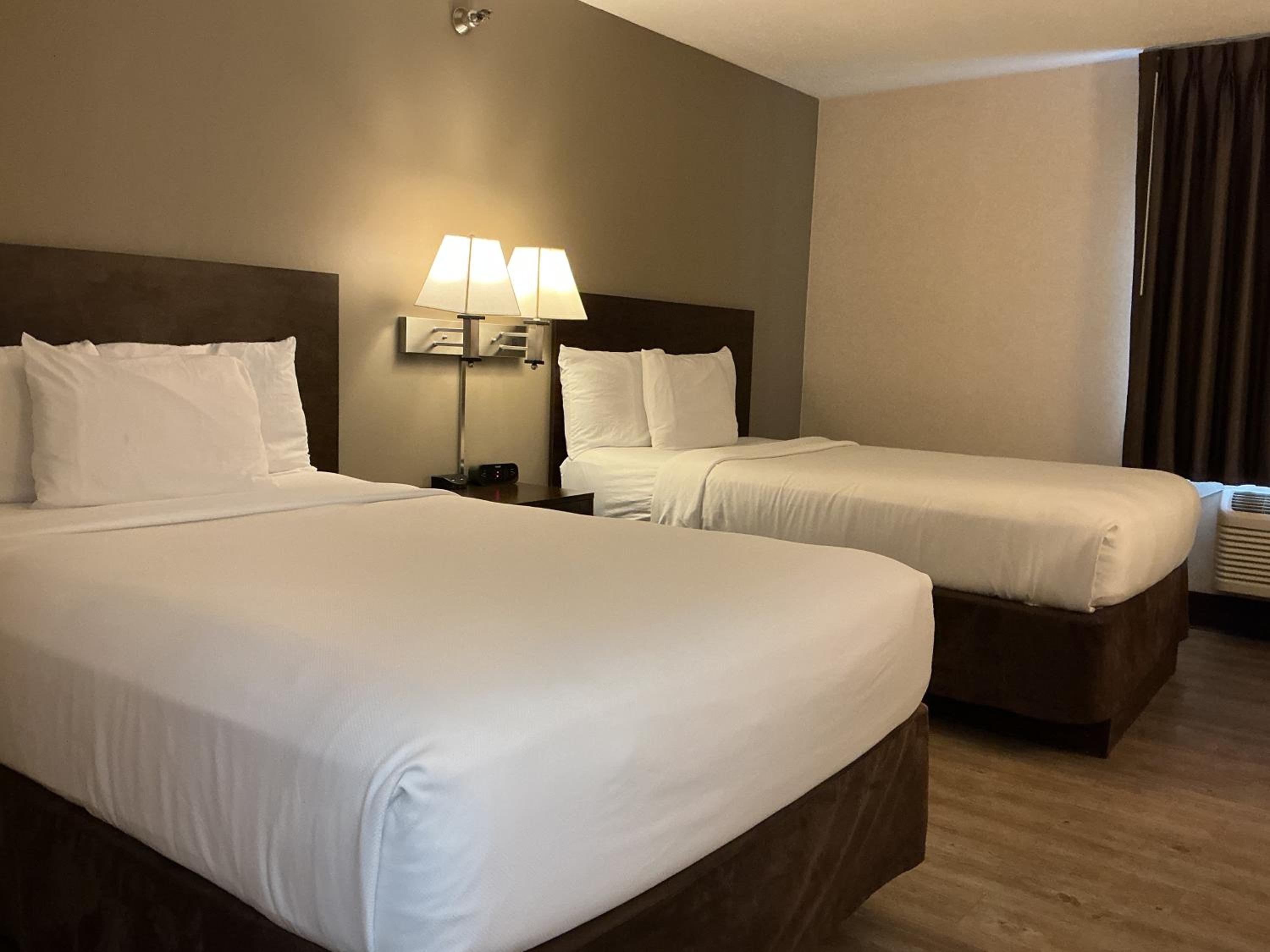 Standard Double Room with Two Double Beds - Non-Smoking - Photo 7
