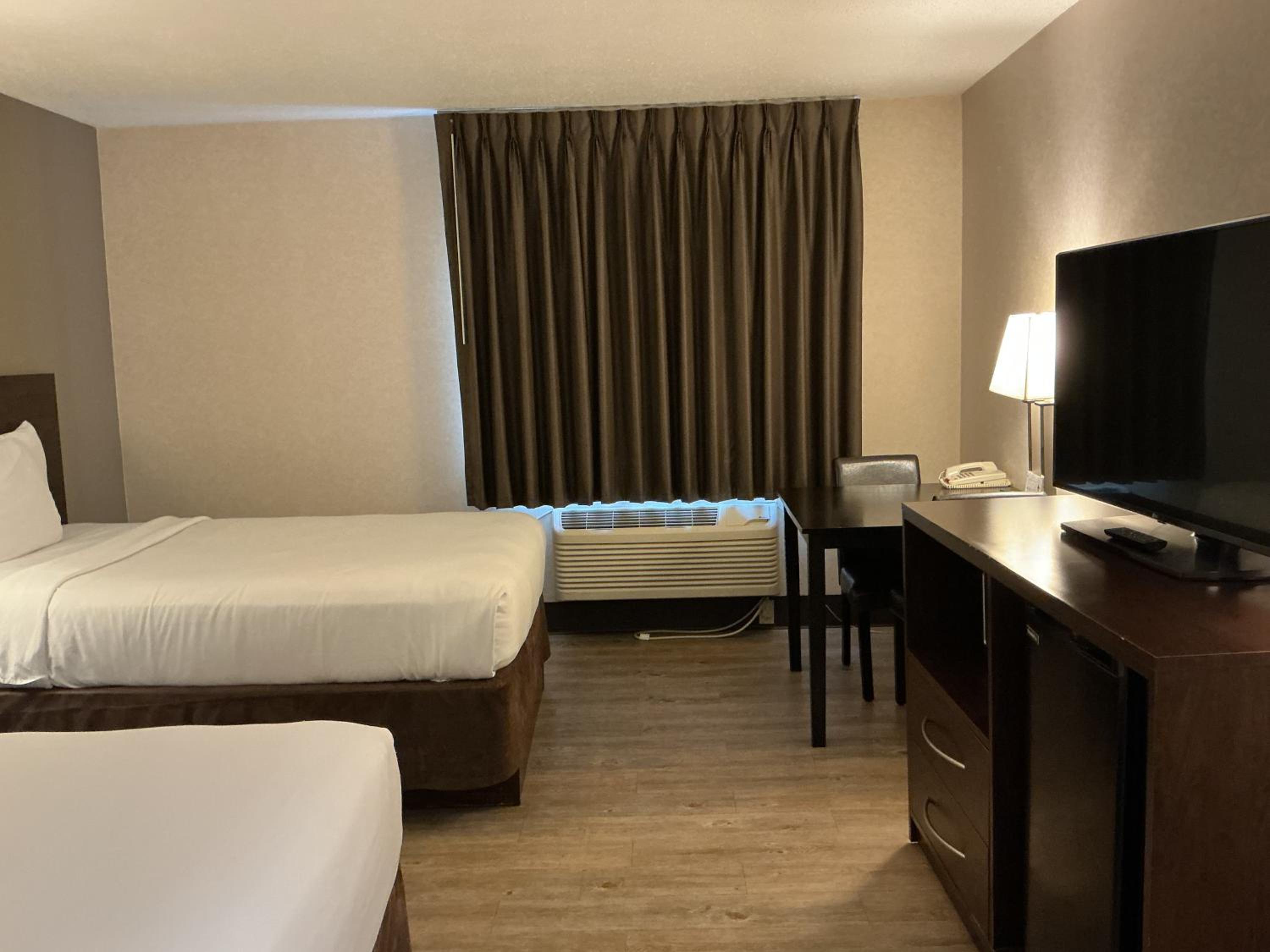 Standard Double Room with Two Double Beds - Non-Smoking - Photo 8