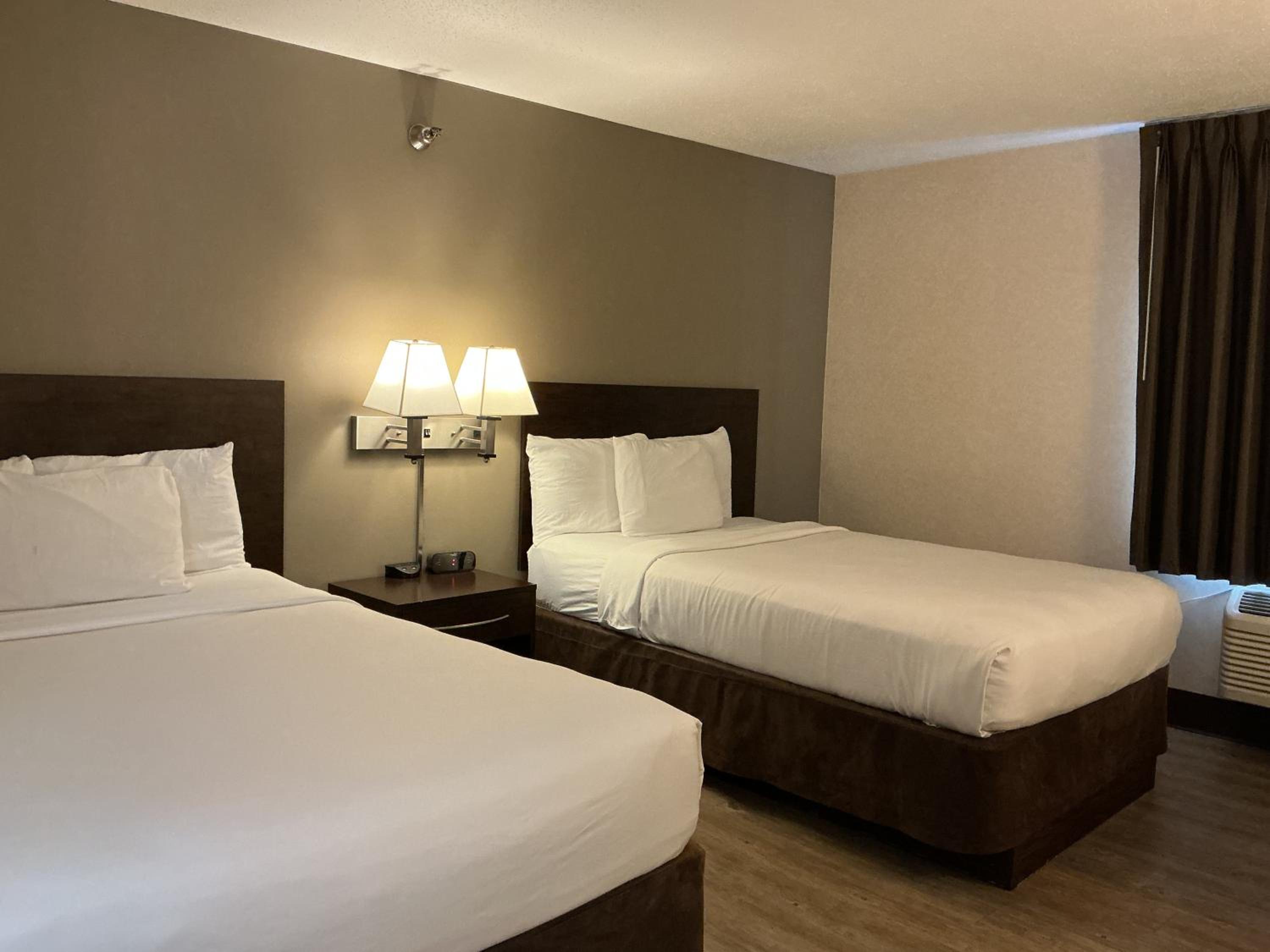 Standard Double Room with Two Double Beds - Non-Smoking - Photo 12