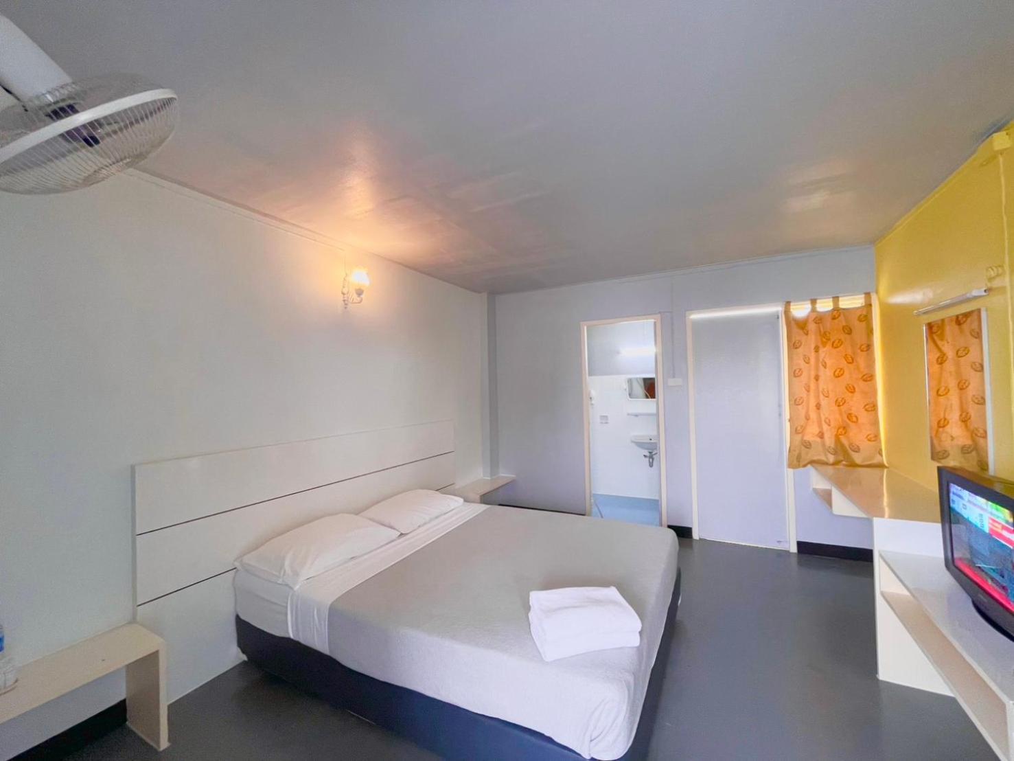 Standard Double Room with Fan - Photo 1