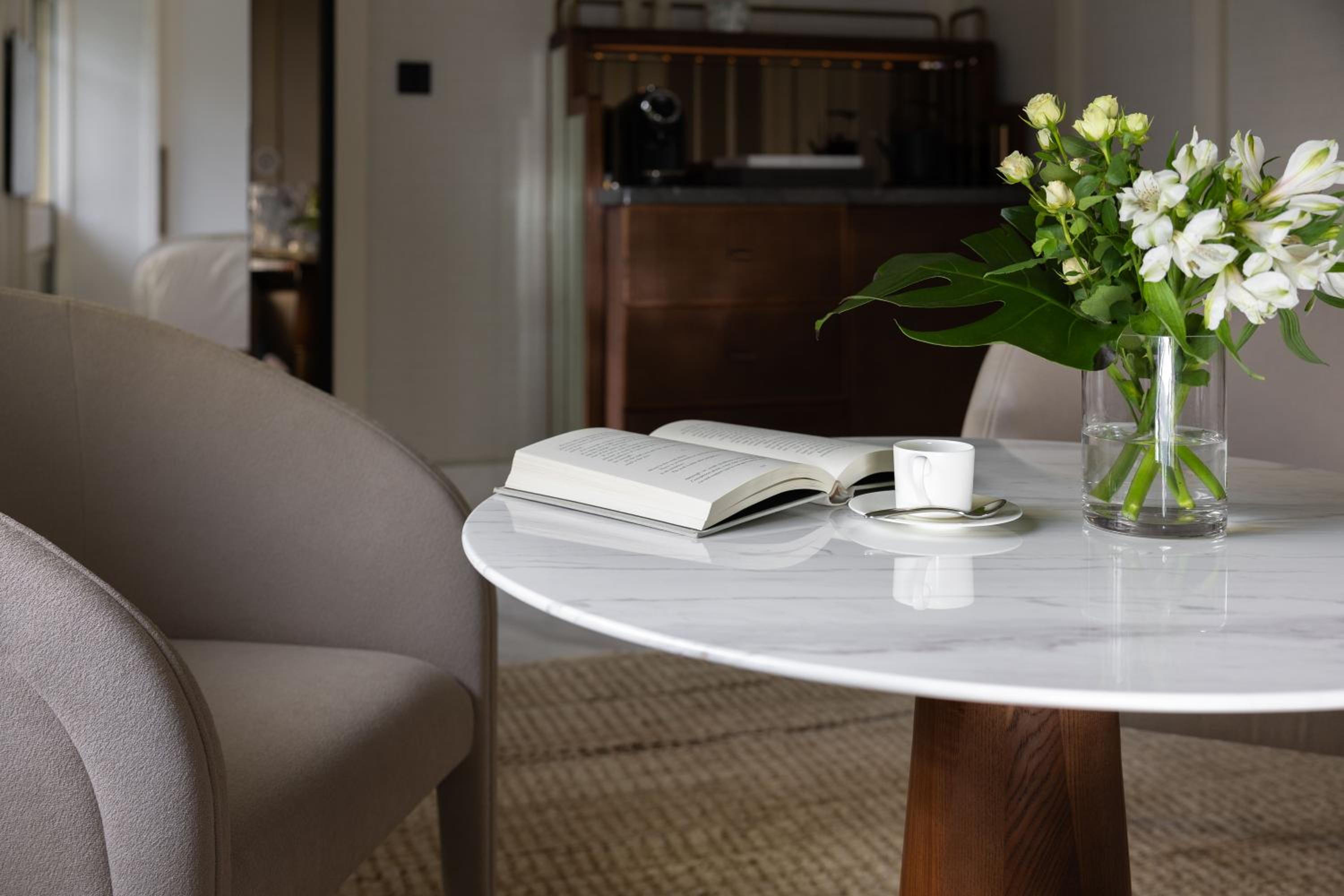 Pool Suite photo 3