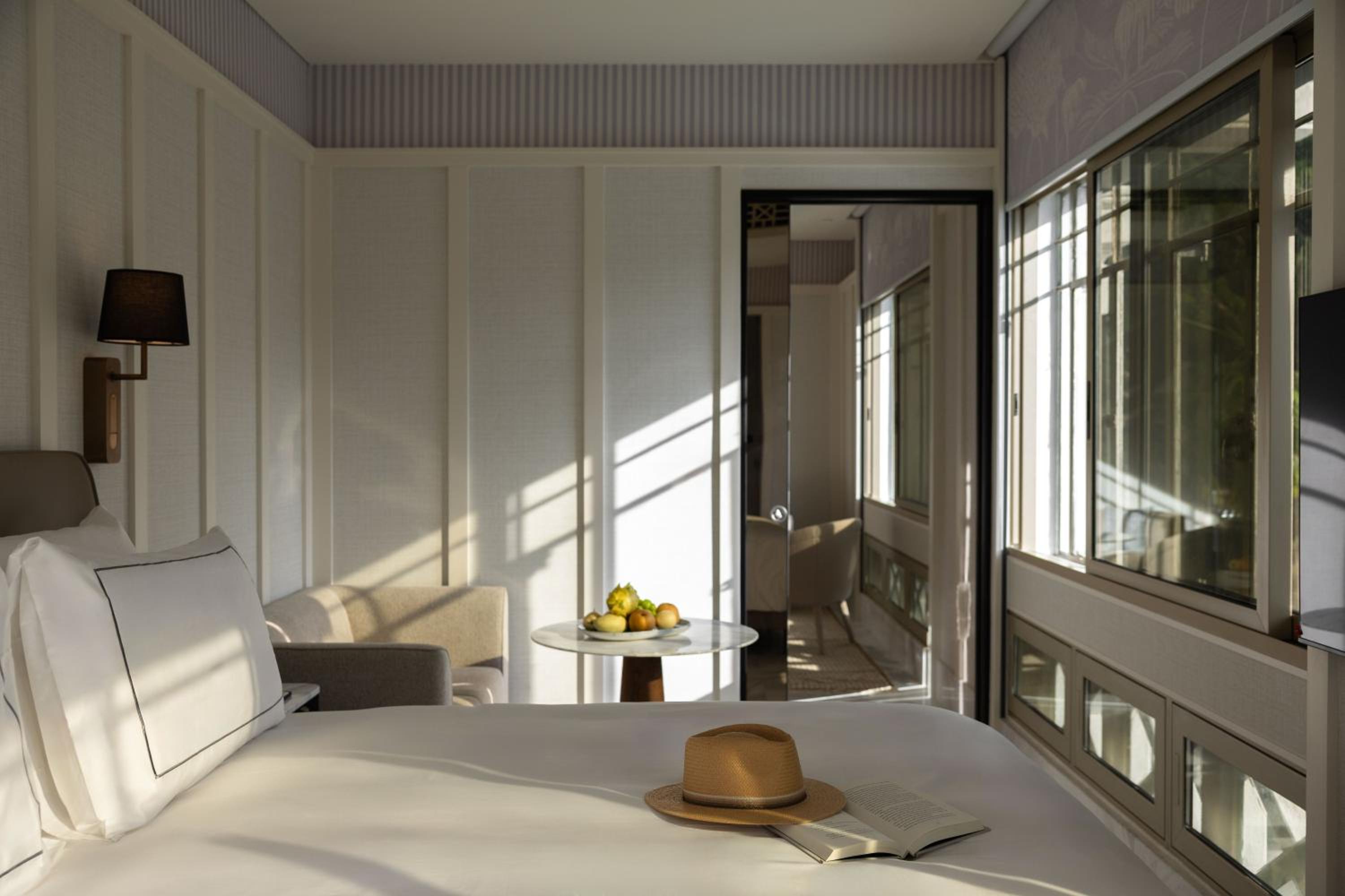 Pool Suite photo 1