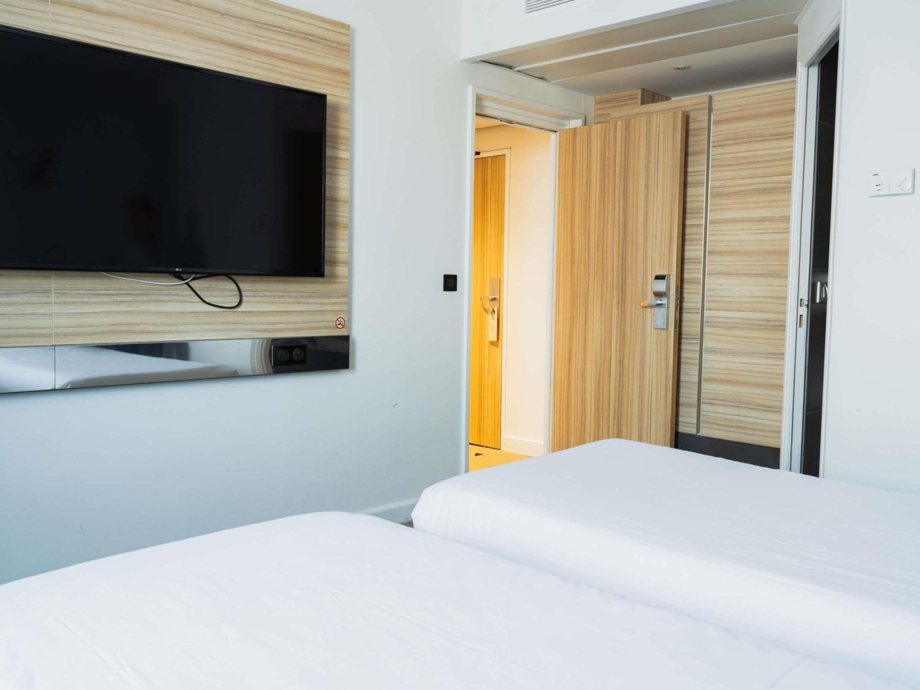 Family Room with Double Bed, Single Bed and Sofa Bed - Photo 9