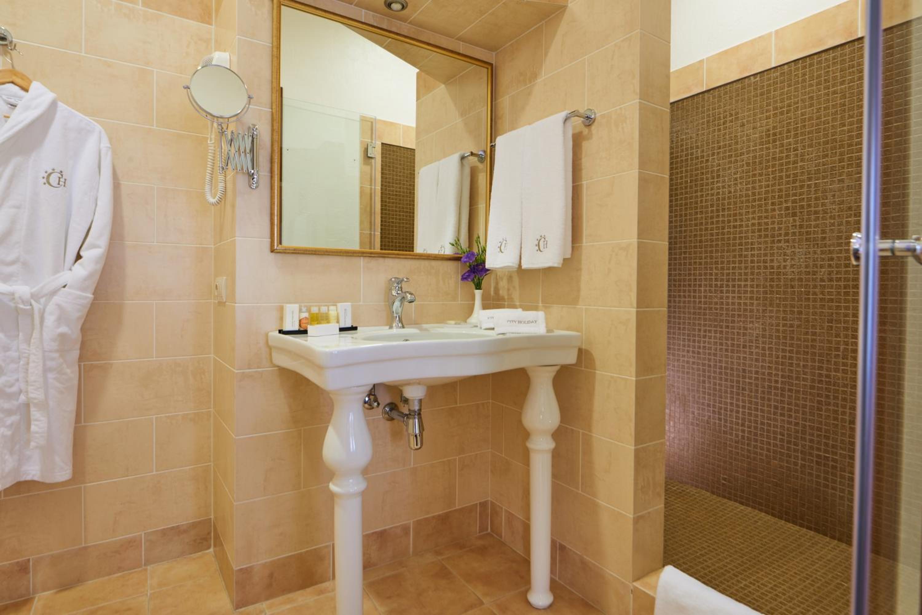 Superior Double or Twin Room photo 3