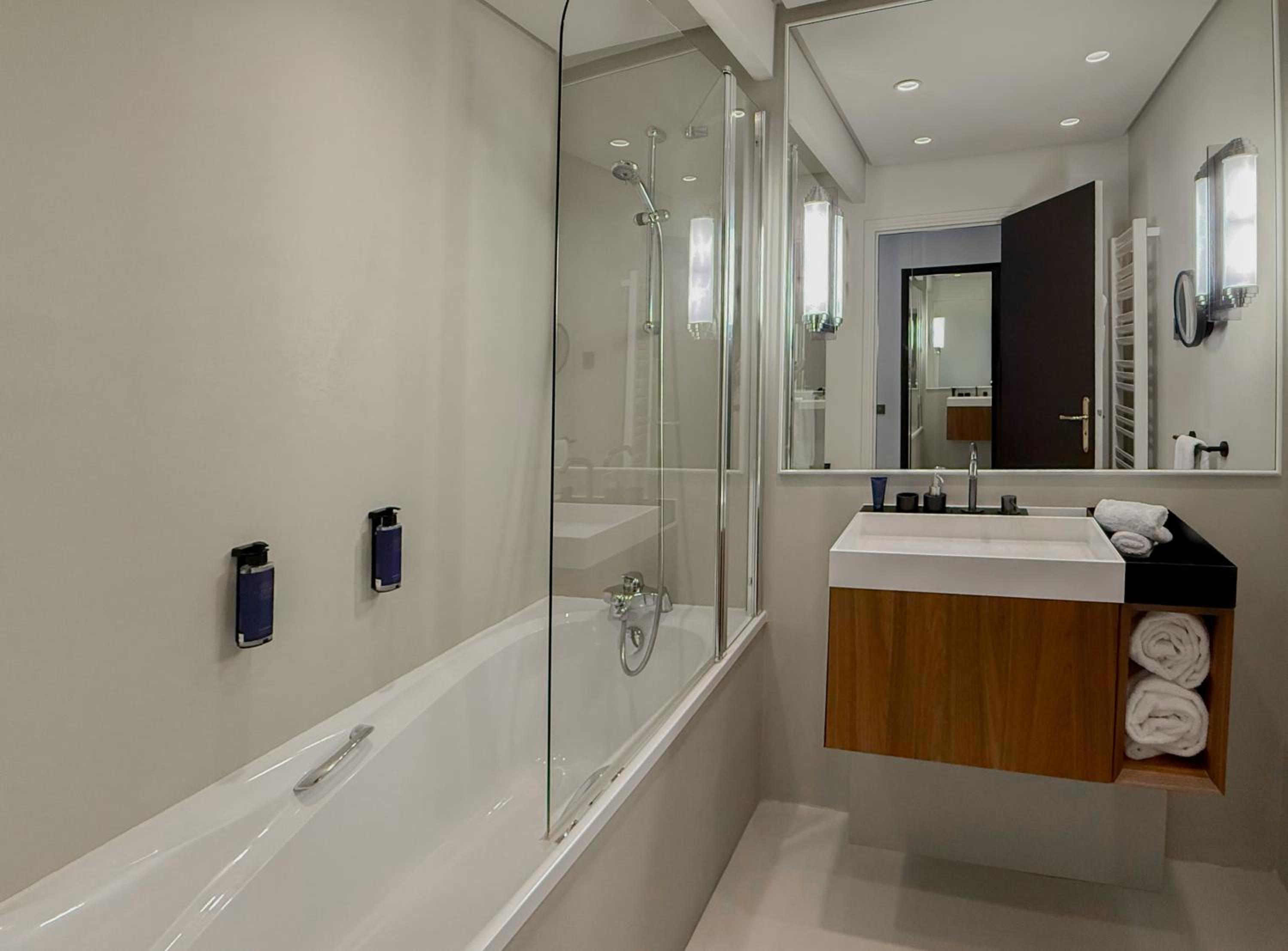 Lakeside Nest Room - Spa Access Included - Photo 5