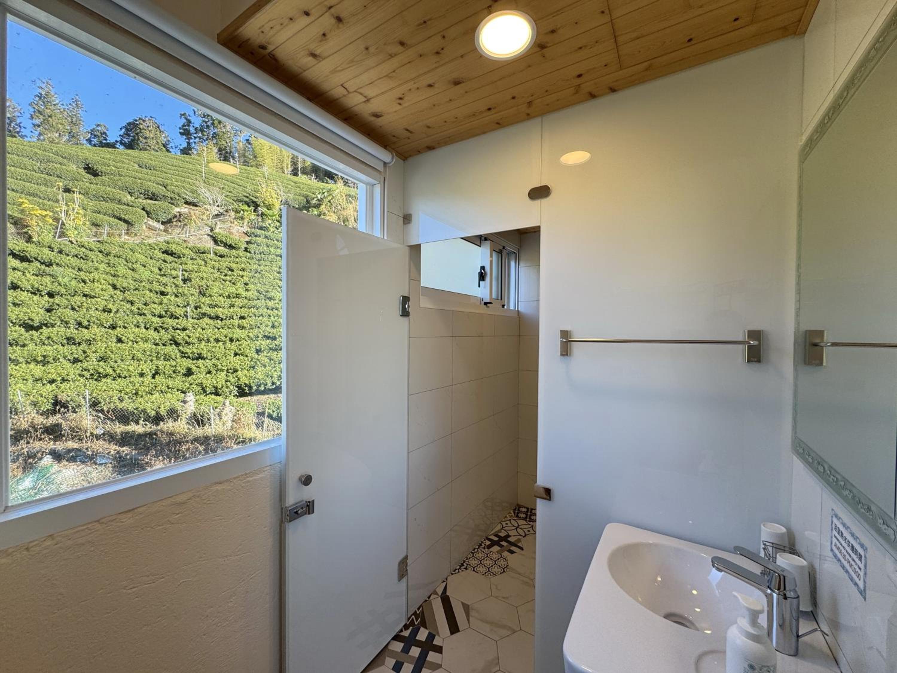 Deluxe Double or Twin Room with Mountain View photo 2