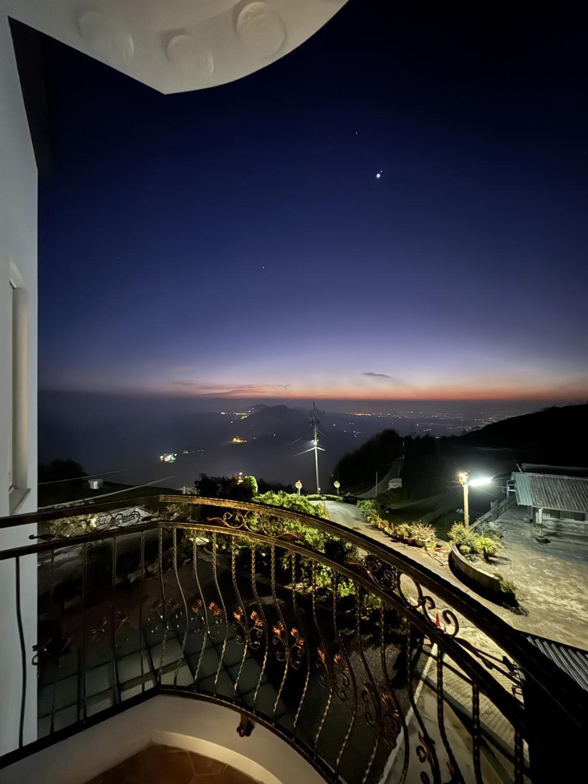 Deluxe Double or Twin Room with Mountain View photo 3