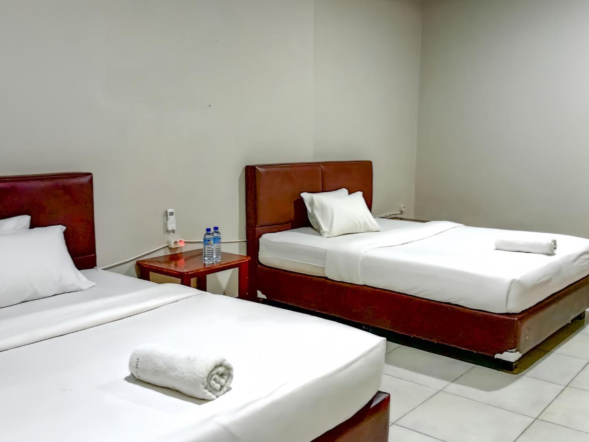 Superior Queen Room with Two Queen Beds - Photo 2