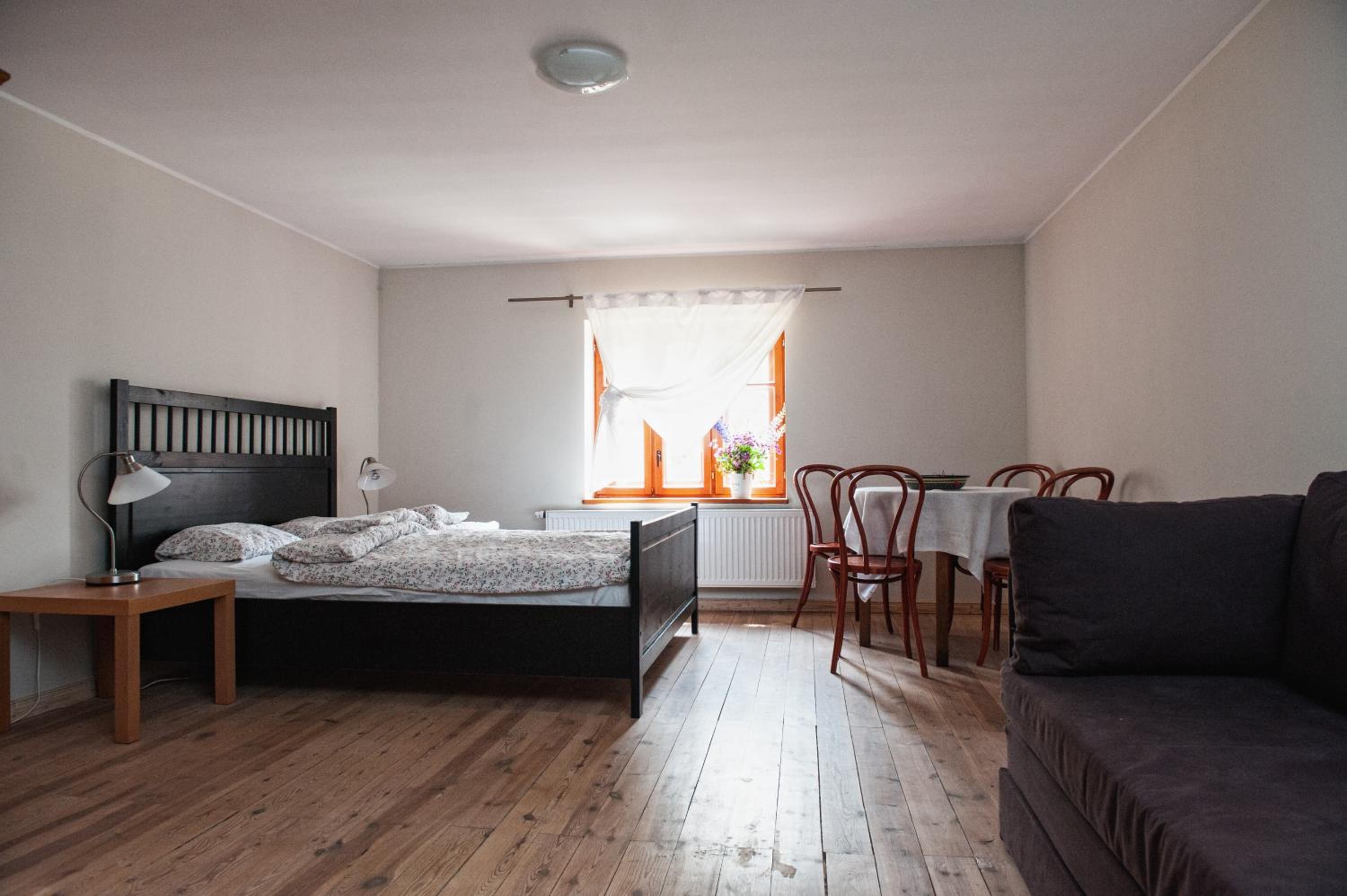 Deluxe Double Room (2 Adults + 1 Child) - Photo 1