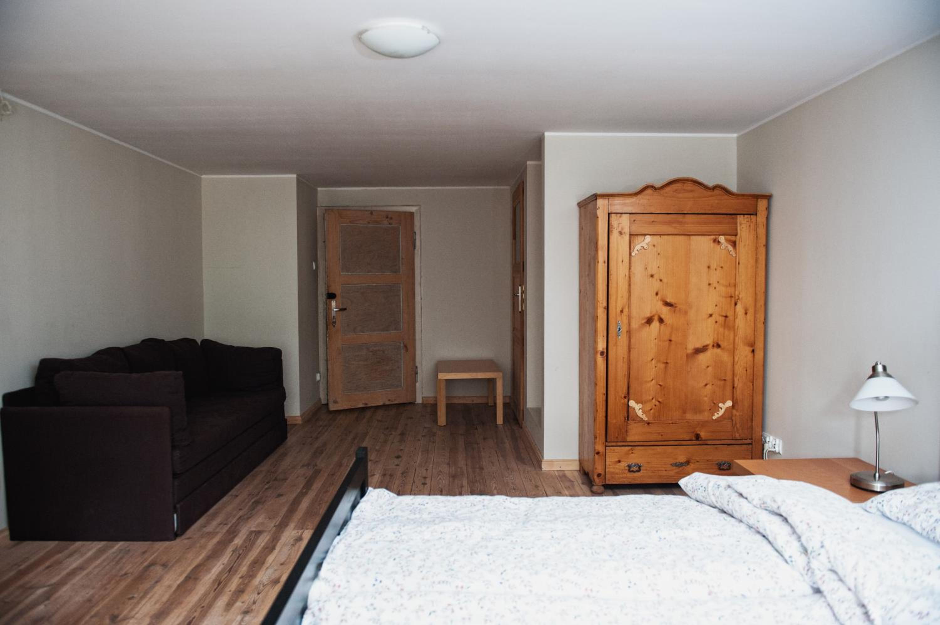 Deluxe Double Room (2 Adults + 1 Child) - Photo 4